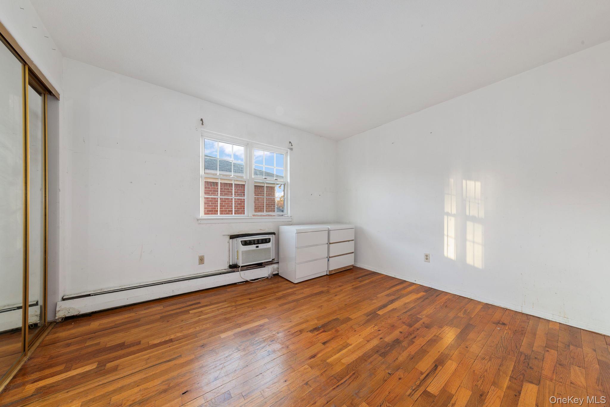 #11 photo, 40-25 221st Street, Куинс ‖ Bayside , NY 11361