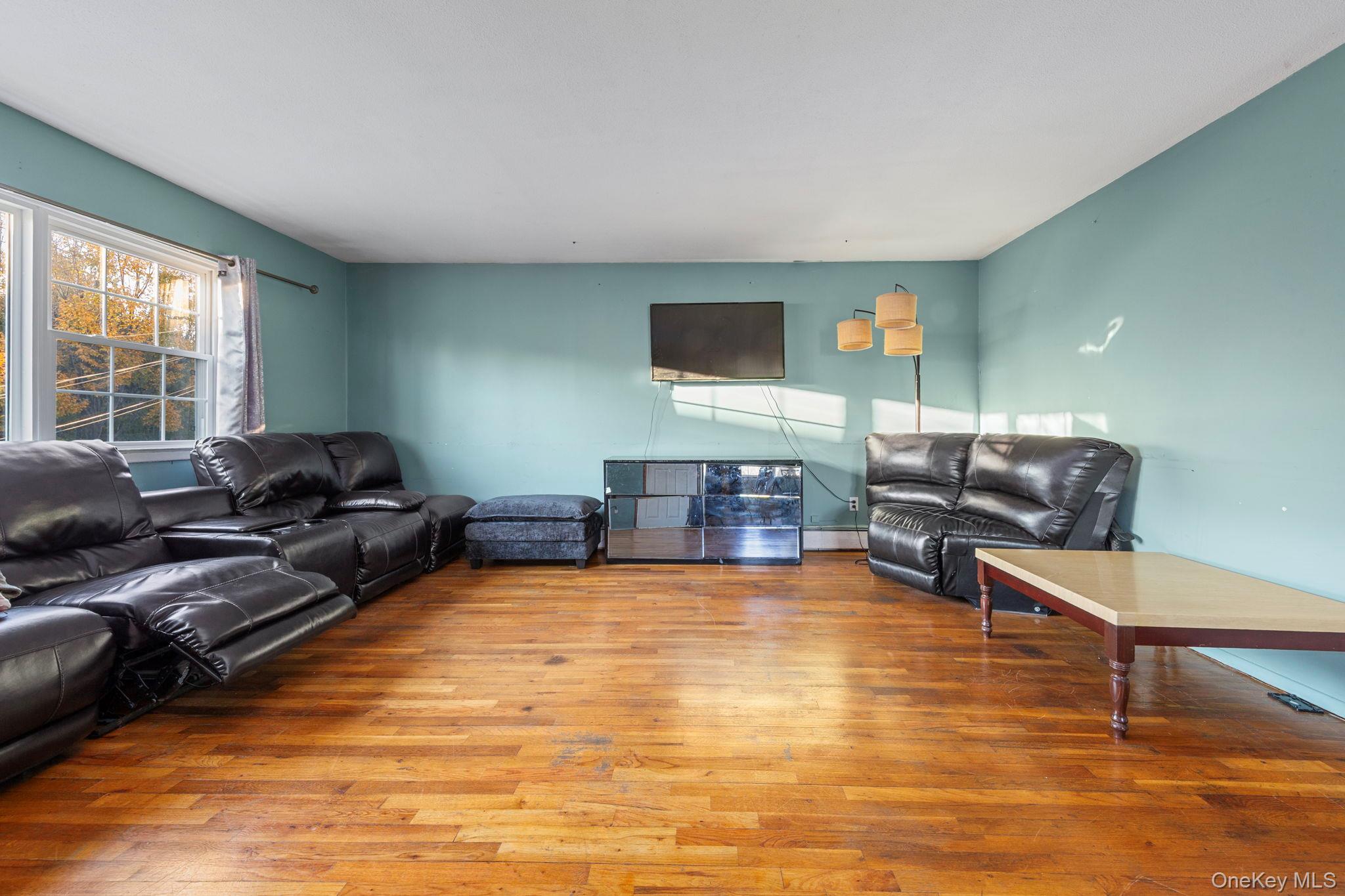 #5 photo, 40-25 221st Street, Куинс ‖ Bayside , NY 11361