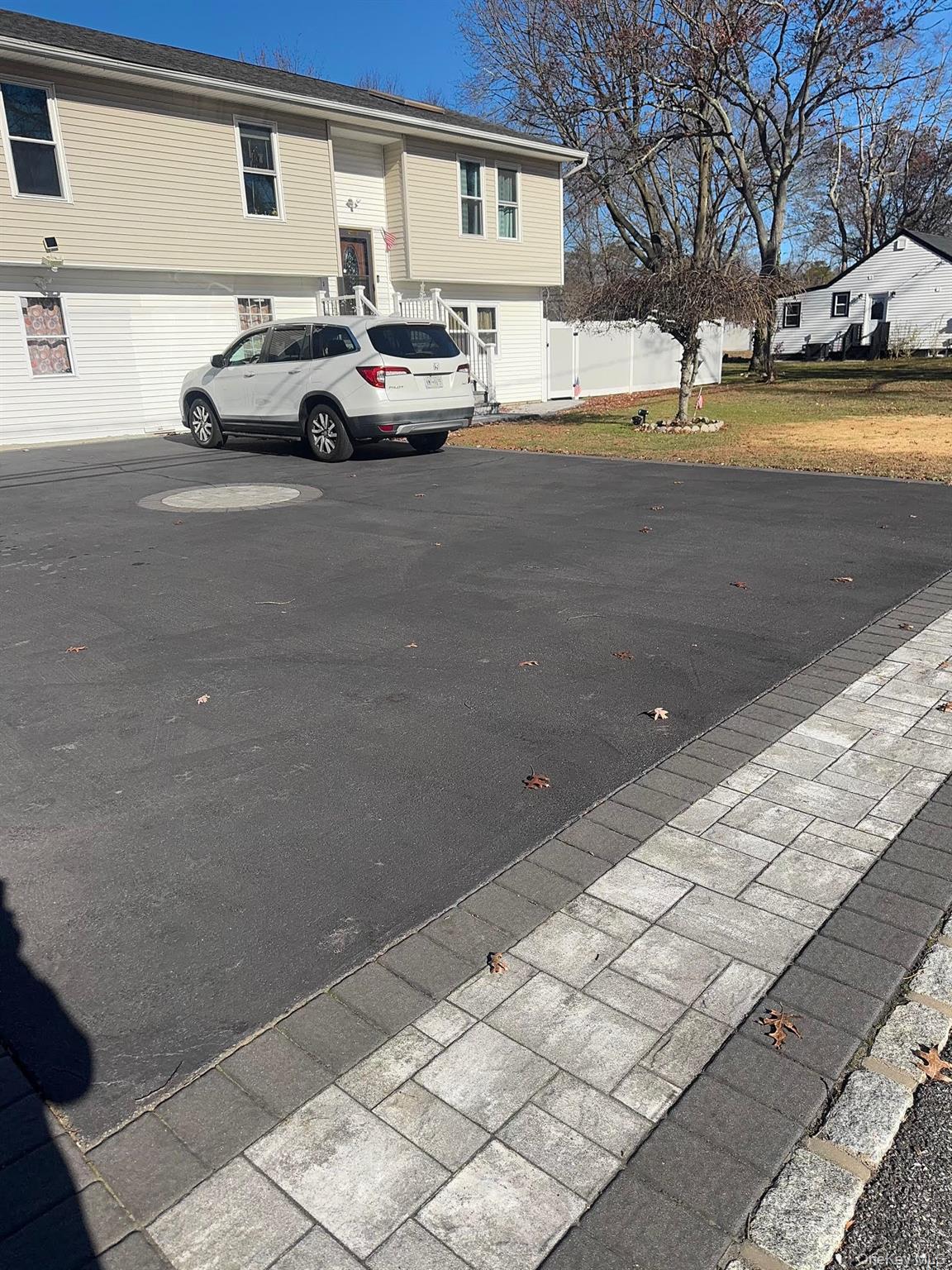 #2 photo, 489 Easton Street, Ronkonkoma , NY 11779