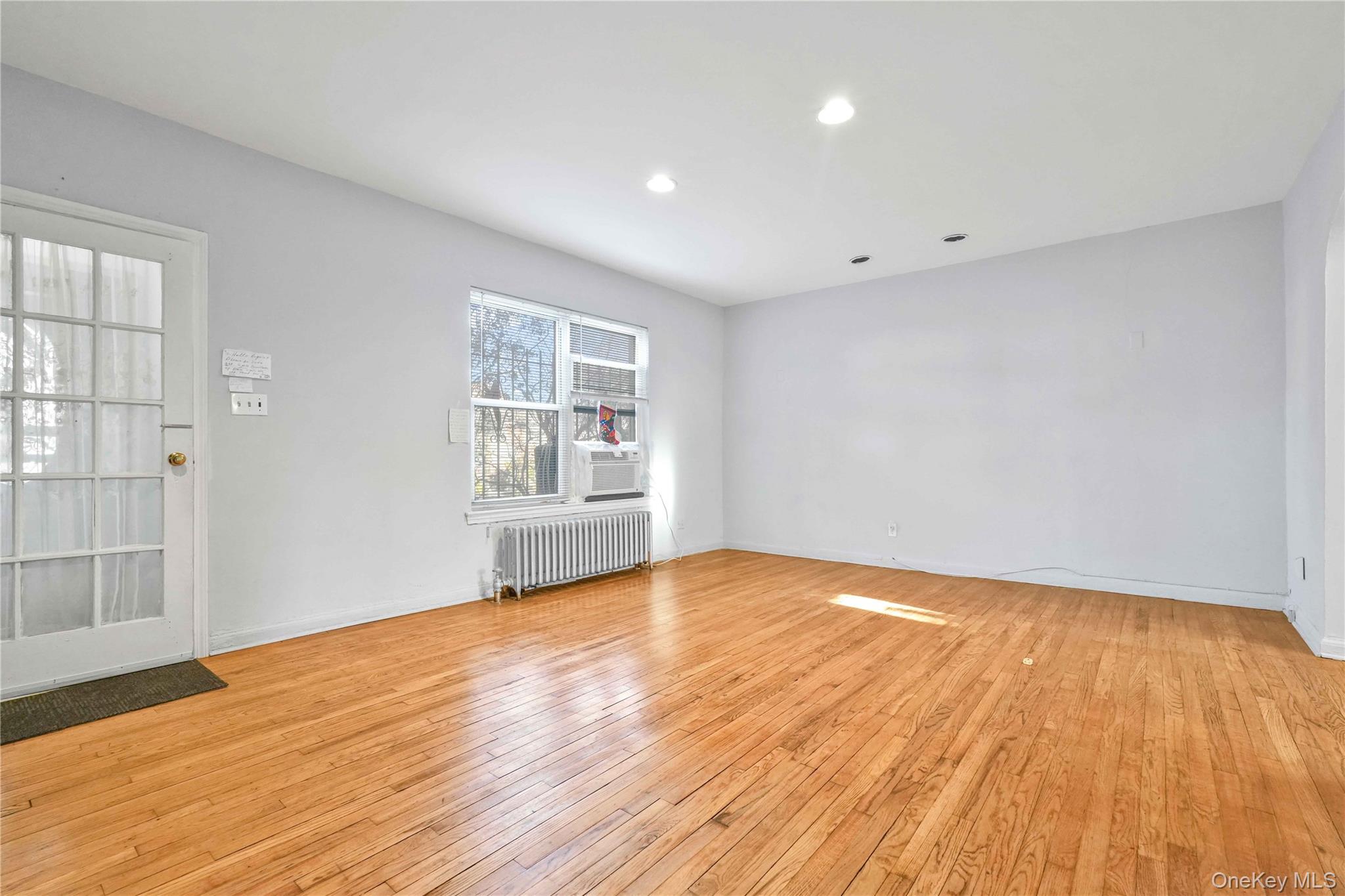 #18 photo, 20-11 35th Street, קווינס Astoria , NY 11105