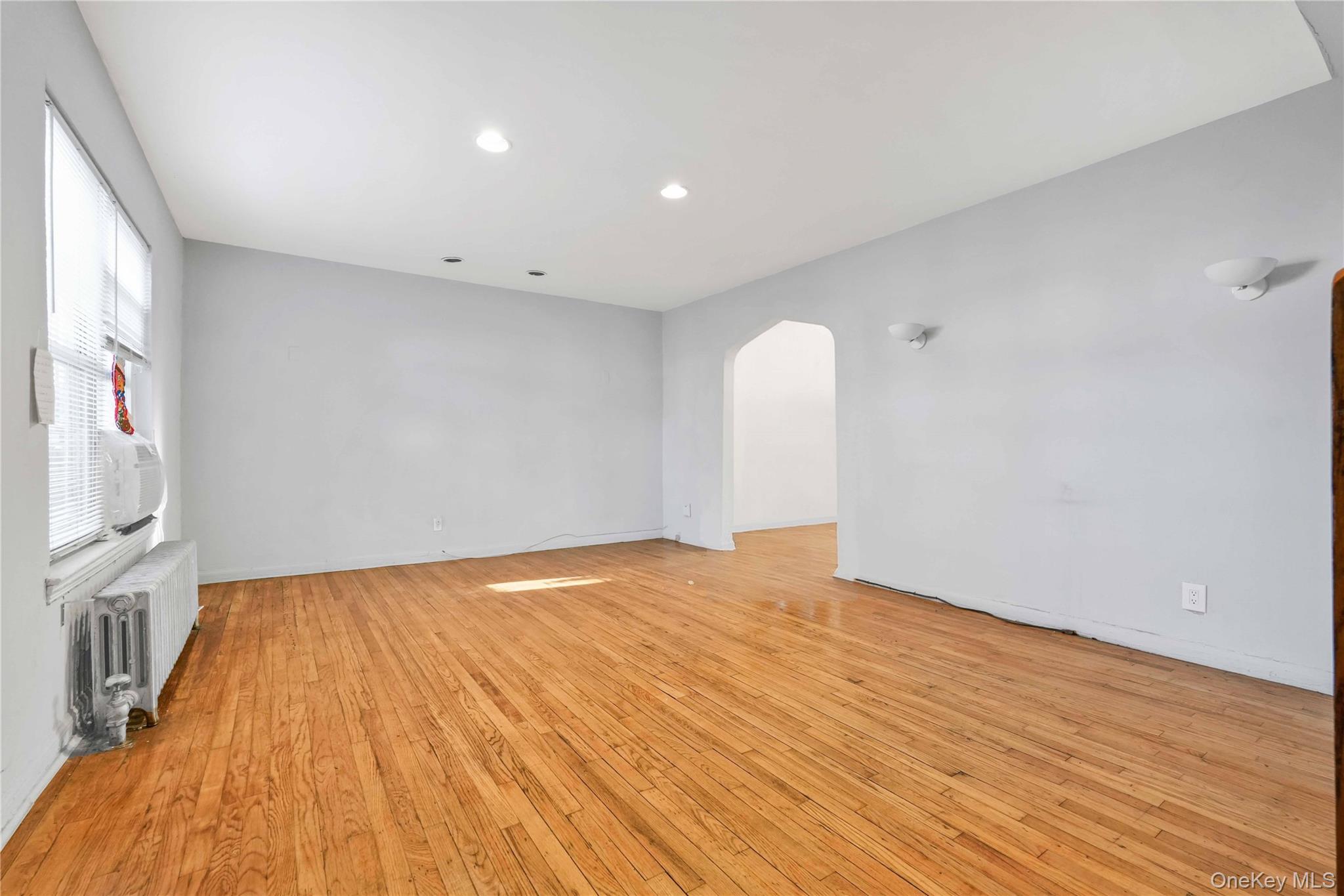 #20 photo, 20-11 35th Street, קווינס Astoria , NY 11105