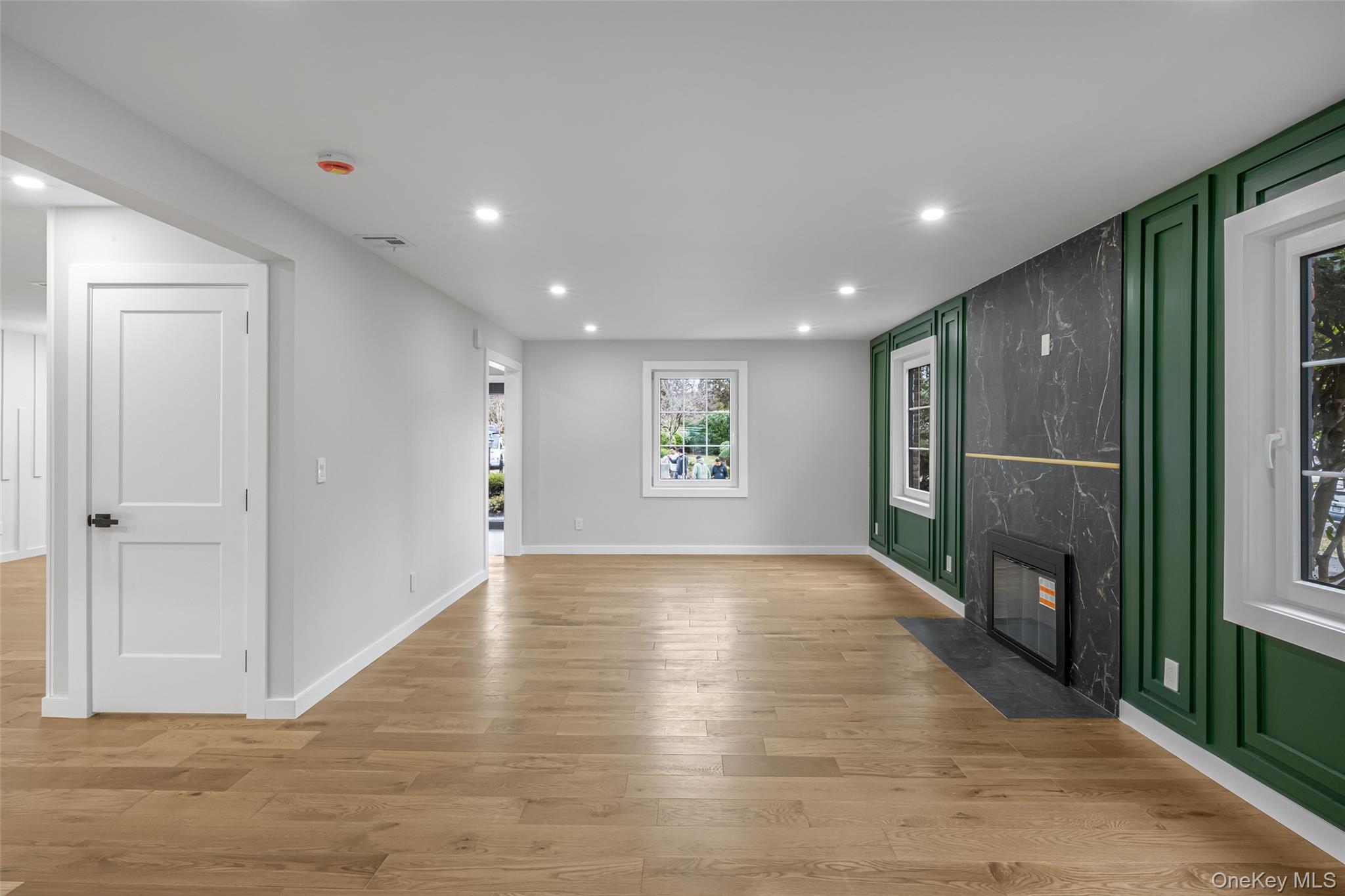 #18 photo, 11 Entrance Road, ناسو East Hills , NY 11577