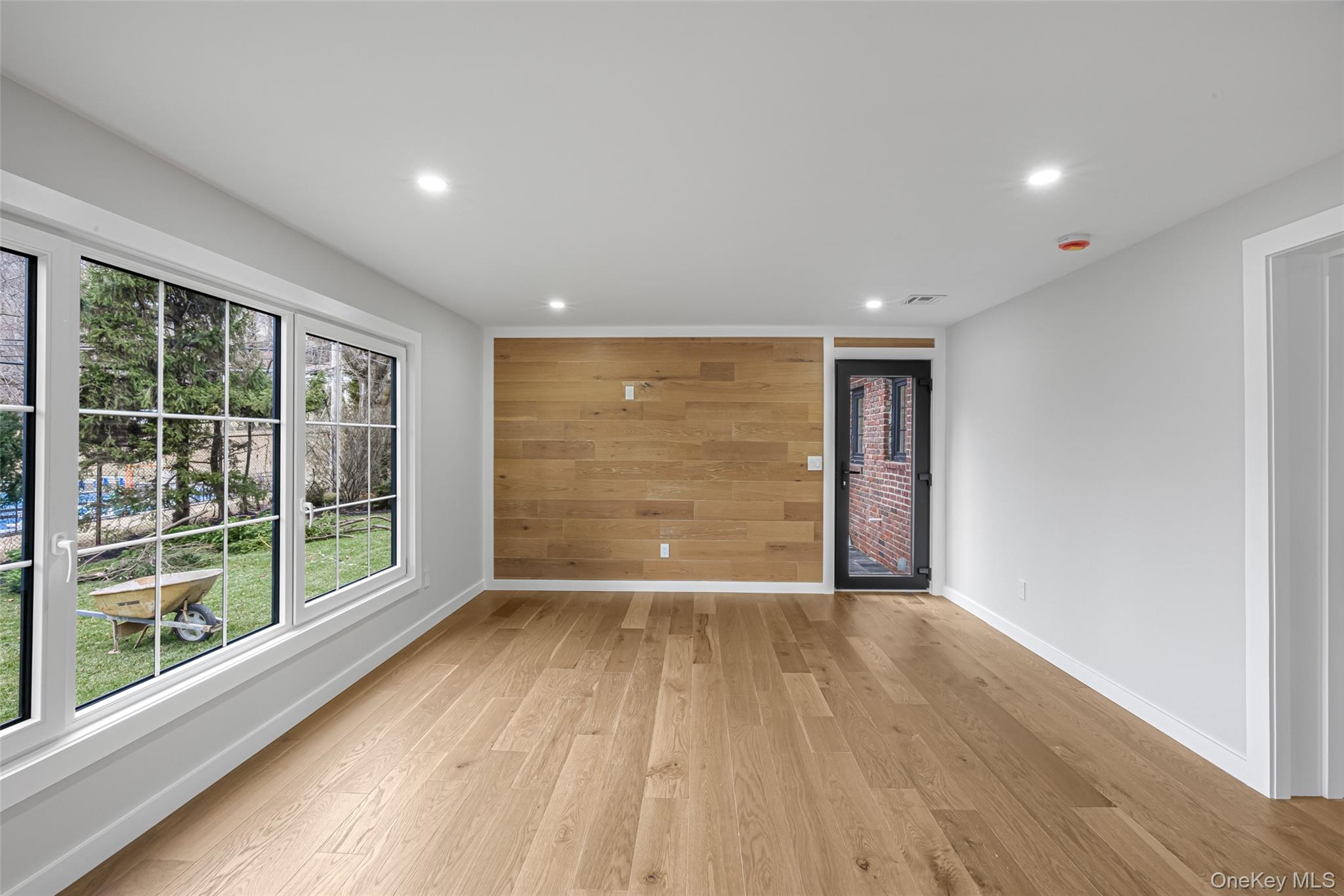 #20 photo, 11 Entrance Road, ناسو East Hills , NY 11577