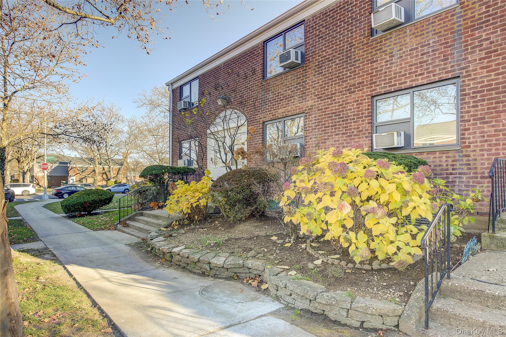 #1 photo, 216-76 68TH Avenue, Куинс ‖ Oakland Gardens , NY 11364