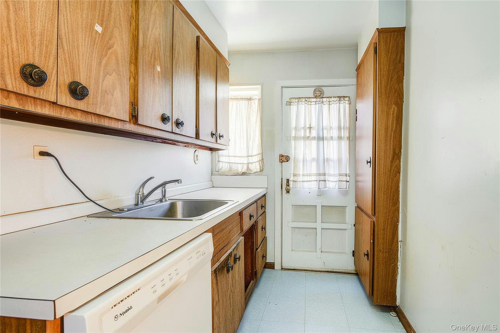 #11 photo, 216-76 68TH Avenue, Куинс ‖ Oakland Gardens , NY 11364