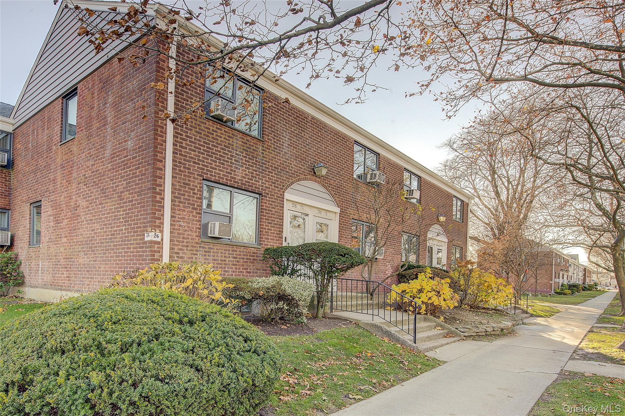 #18 photo, 216-76 68TH Avenue, Куинс ‖ Oakland Gardens , NY 11364