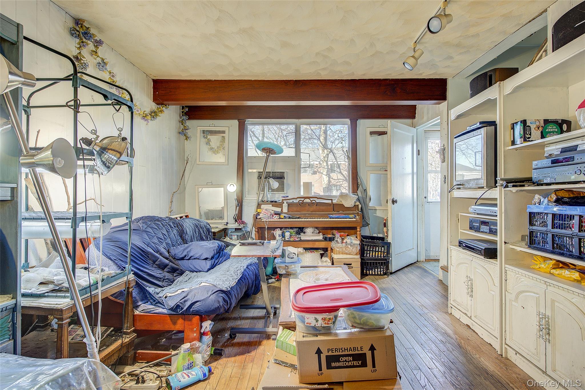 #6 photo, 216-76 68TH Avenue, Куинс ‖ Oakland Gardens , NY 11364