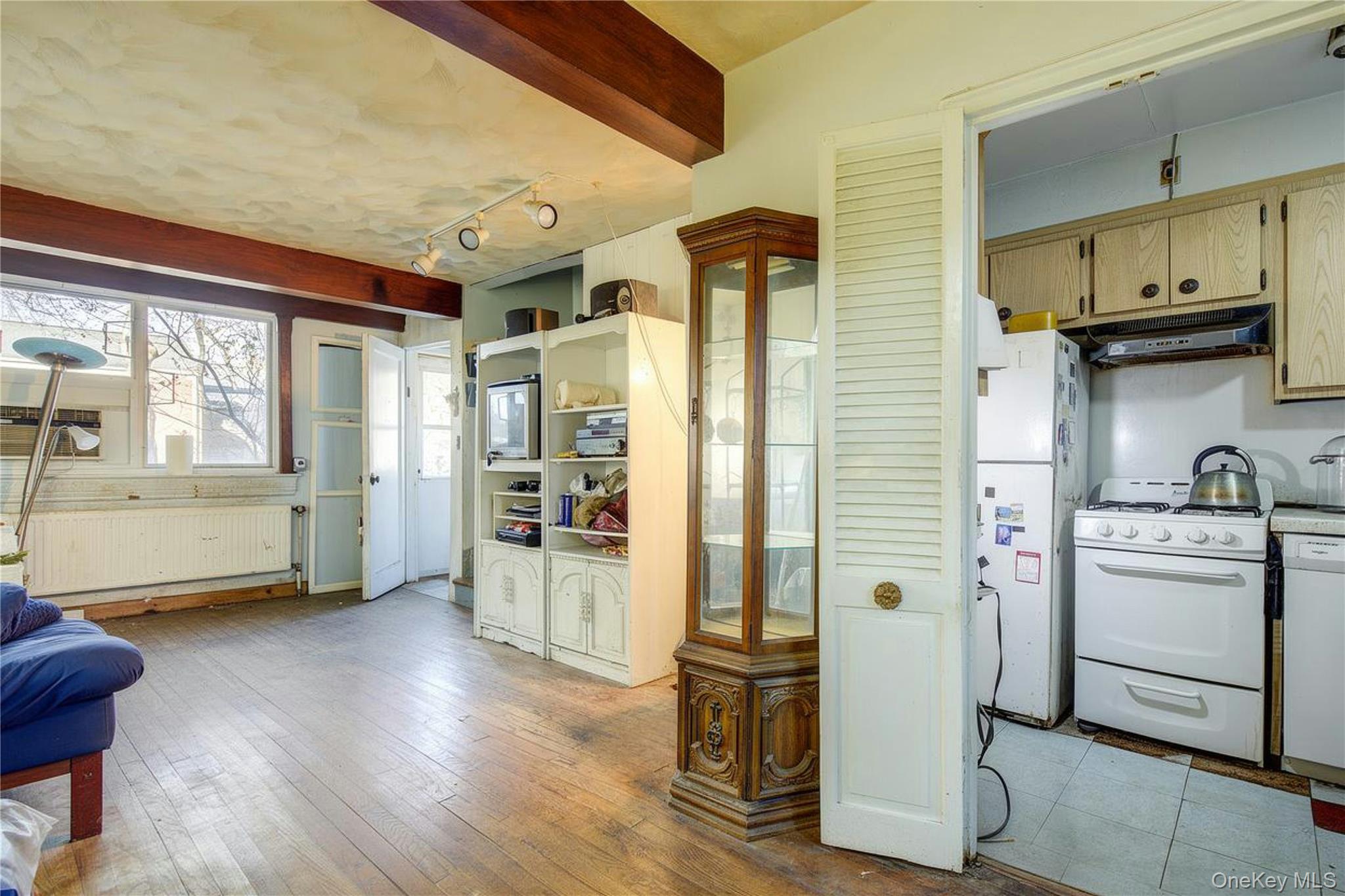 #7 photo, 216-76 68TH Avenue, Куинс ‖ Oakland Gardens , NY 11364