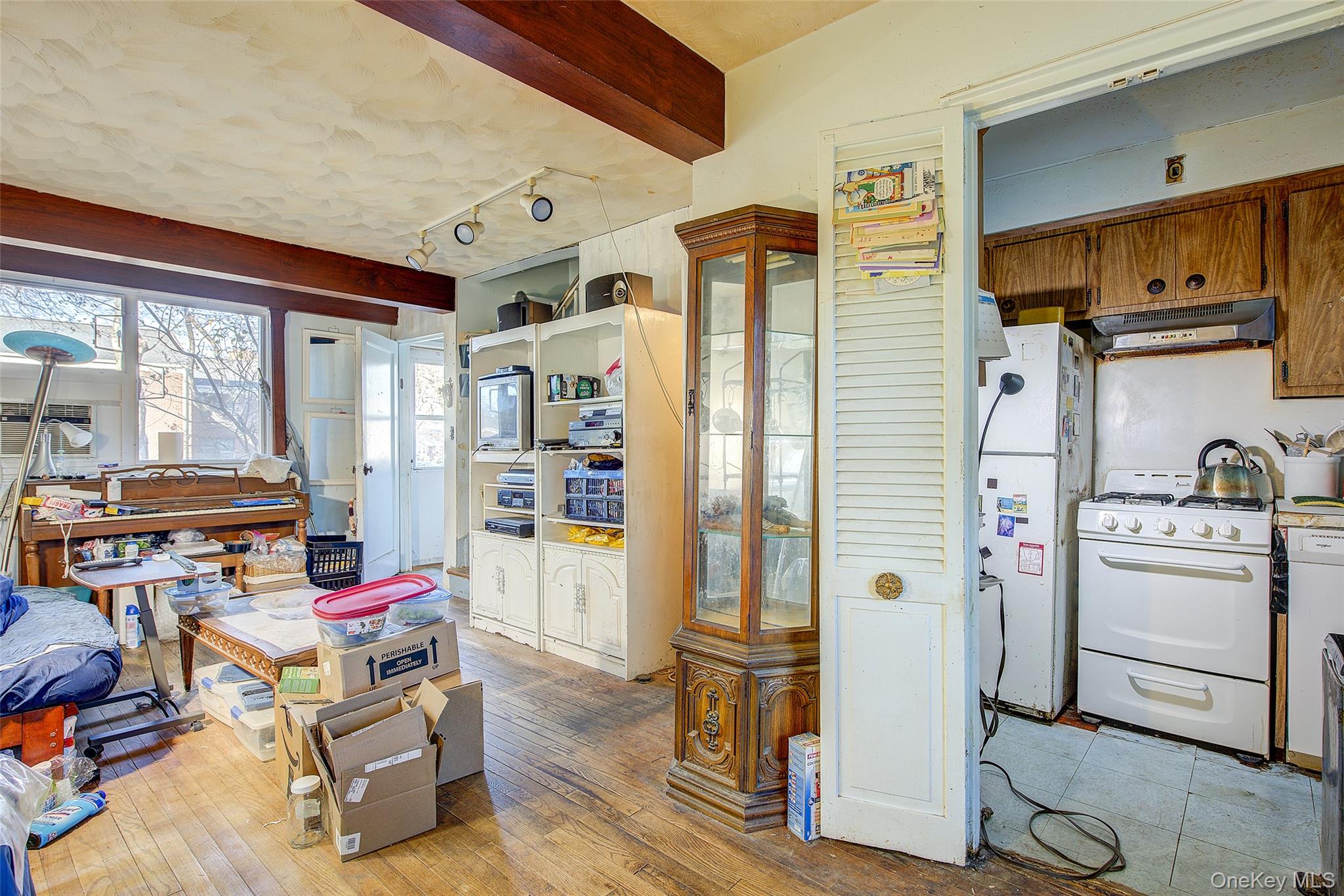 #8 photo, 216-76 68TH Avenue, Куинс ‖ Oakland Gardens , NY 11364