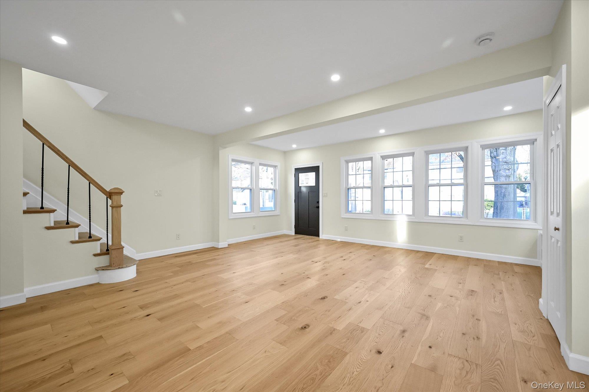 #4 photo, 86-30 233rd Street, 뉴욕퀸즈 Bellerose , NY 11427