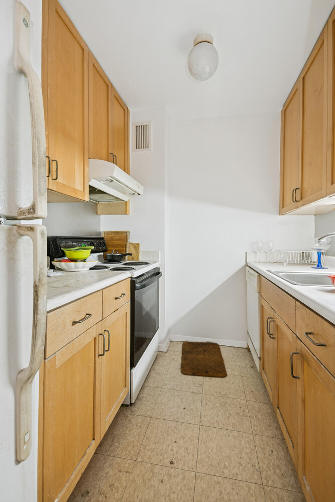 #7 photo, 137 BARROW Street, West Village , NY 10014