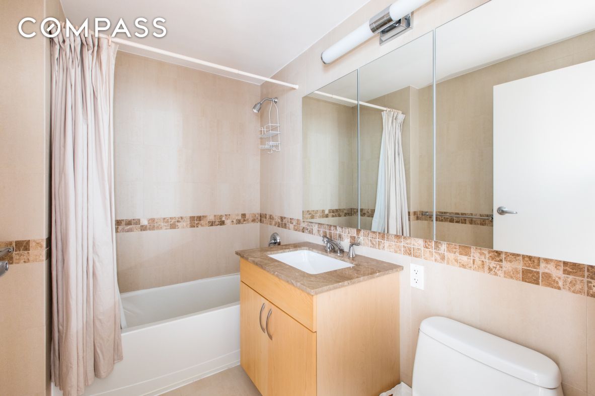 #10 photo, 40 W 116th Street, Harlem , NY 10026