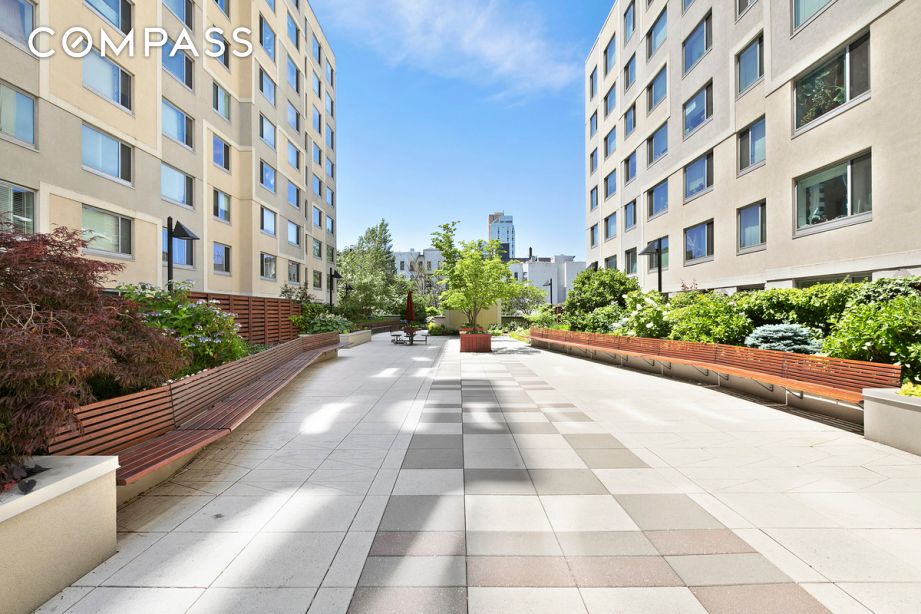 #13 photo, 40 W 116th Street, Harlem , NY 10026