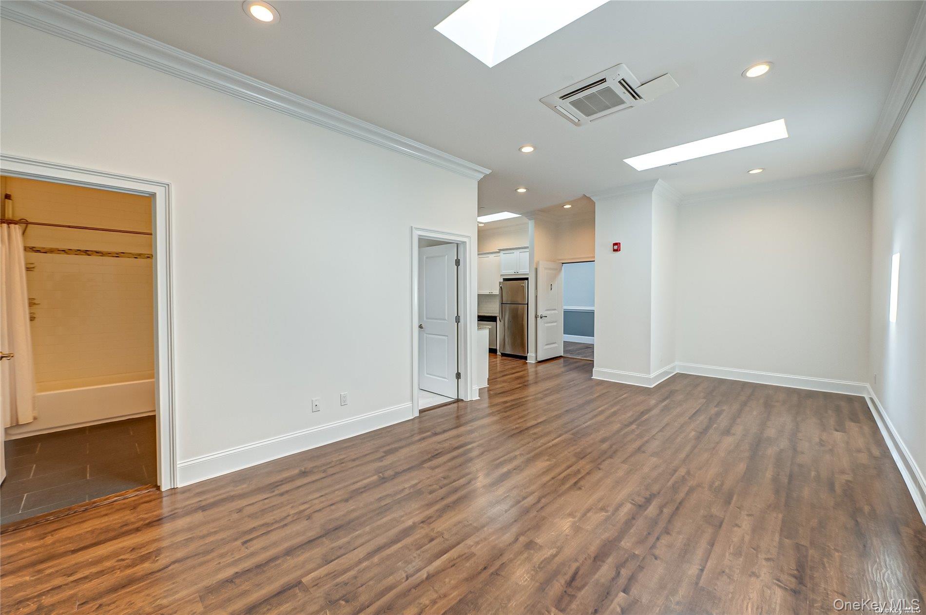 #4 photo, 50-3A Stewart Avenue, Huntington , NY 11743