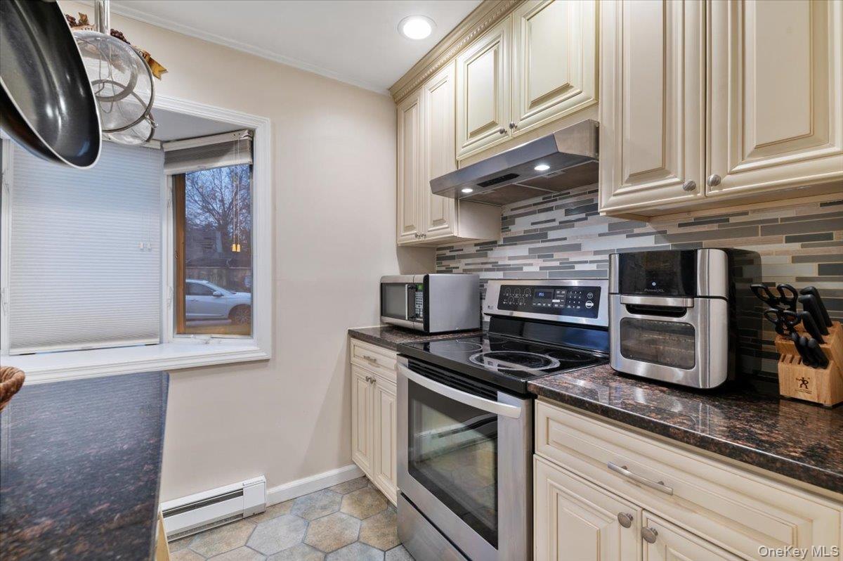 #10 photo, 670 Mason Street, Westbury , NY 11590