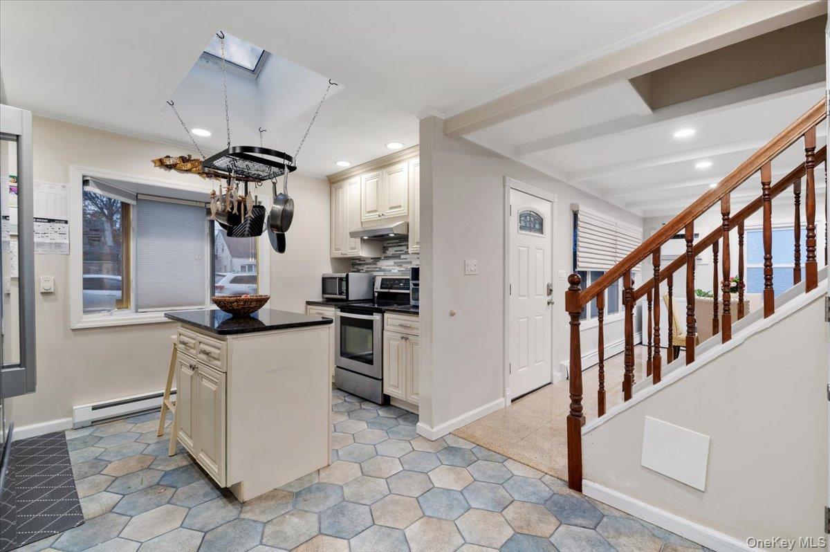 #11 photo, 670 Mason Street, Westbury , NY 11590