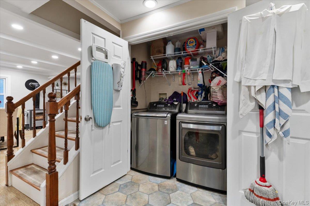 #12 photo, 670 Mason Street, Westbury , NY 11590