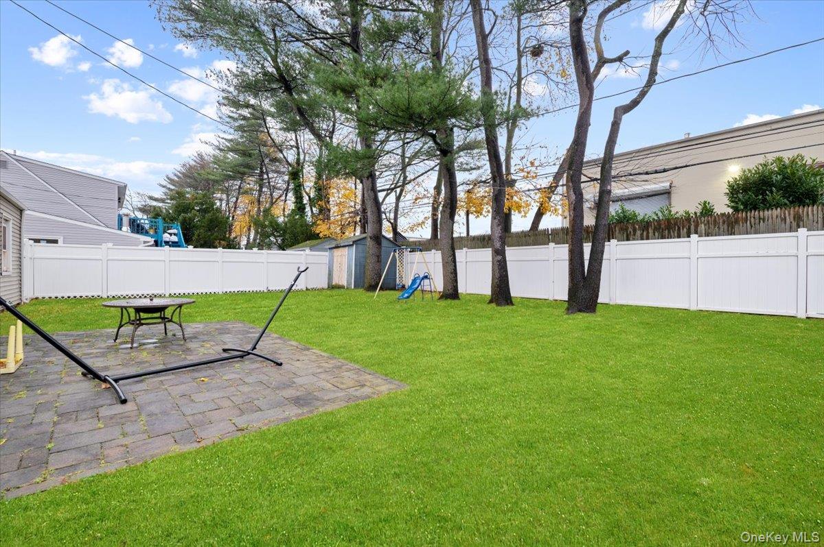 #20 photo, 670 Mason Street, Westbury , NY 11590