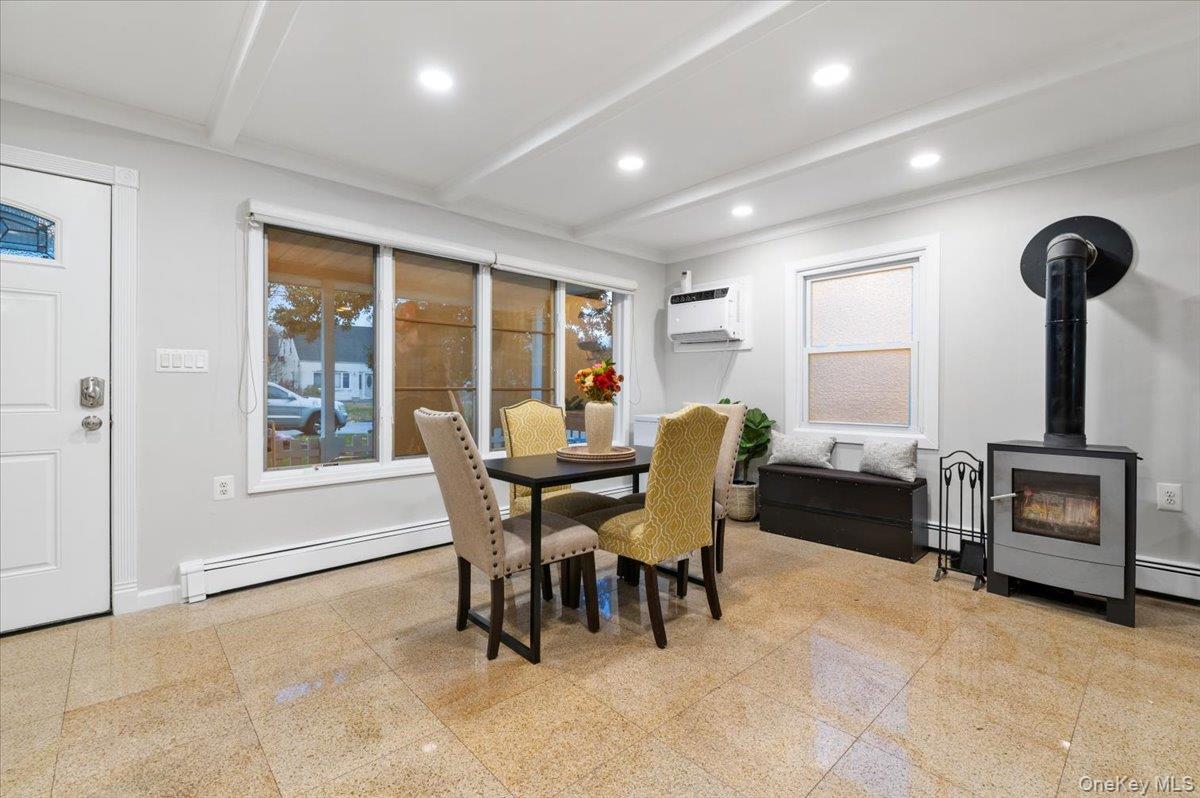 #5 photo, 670 Mason Street, Westbury , NY 11590