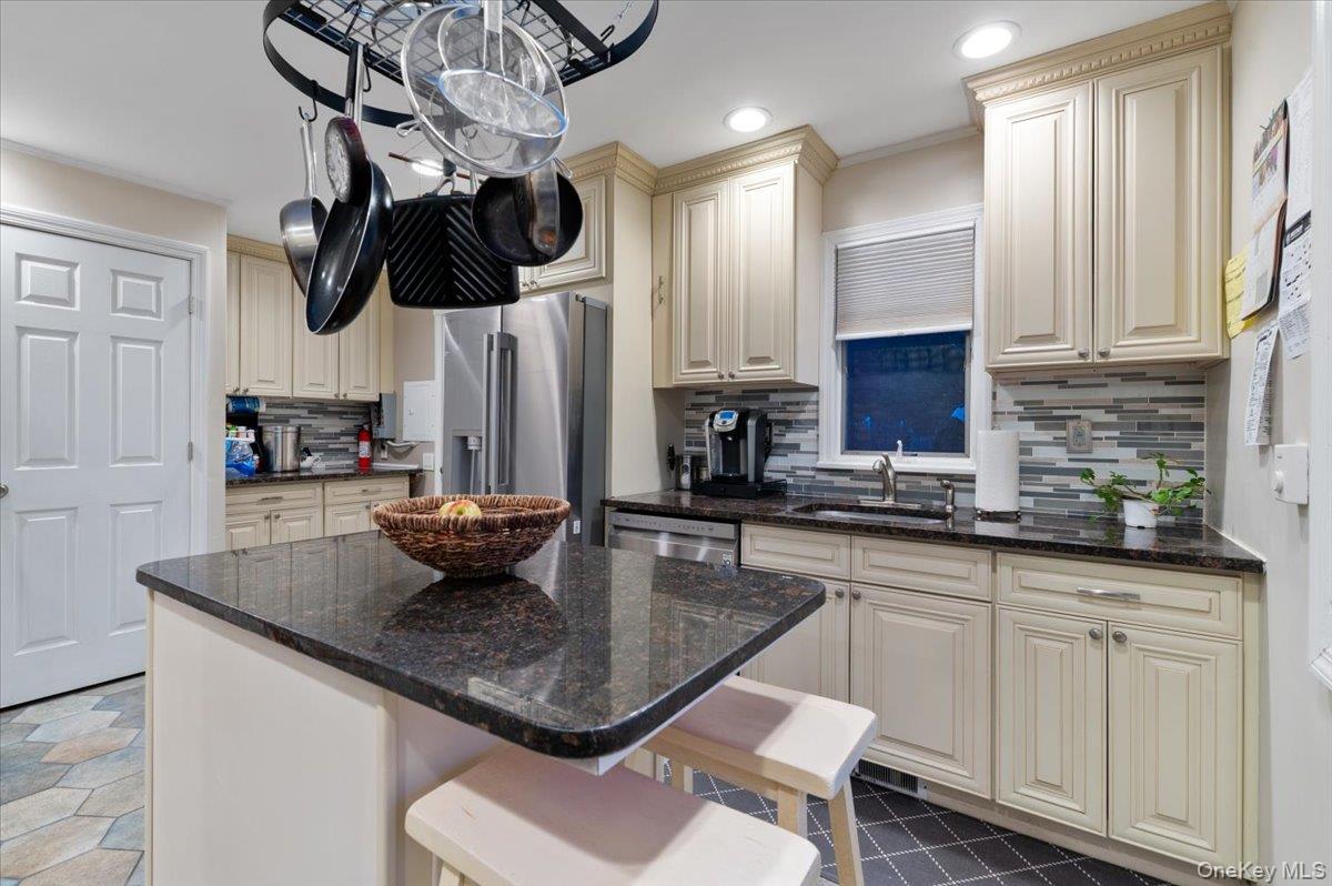 #8 photo, 670 Mason Street, Westbury , NY 11590