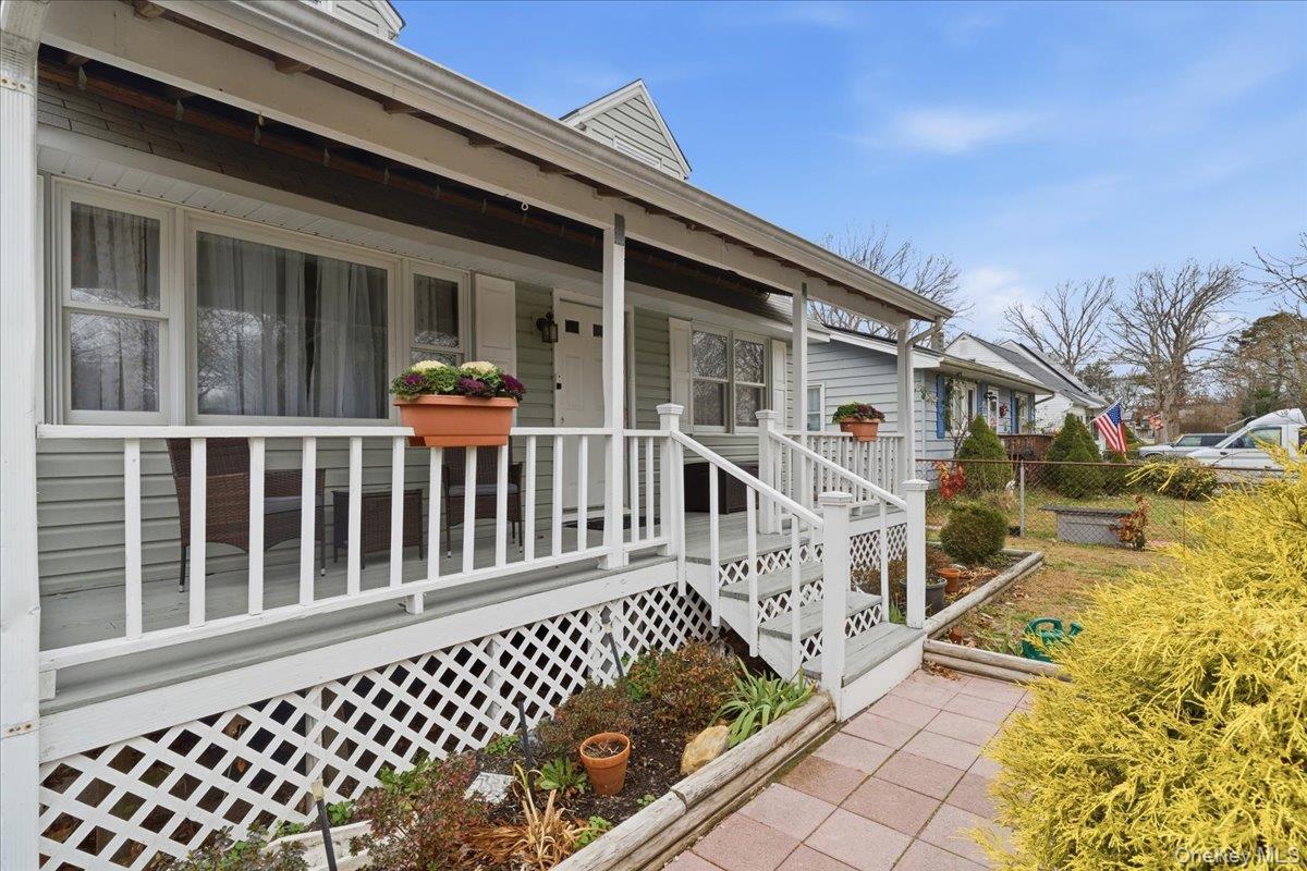 #4 photo, 30 George Drive, सफ़ोक काउंटी Mastic , NY 11950