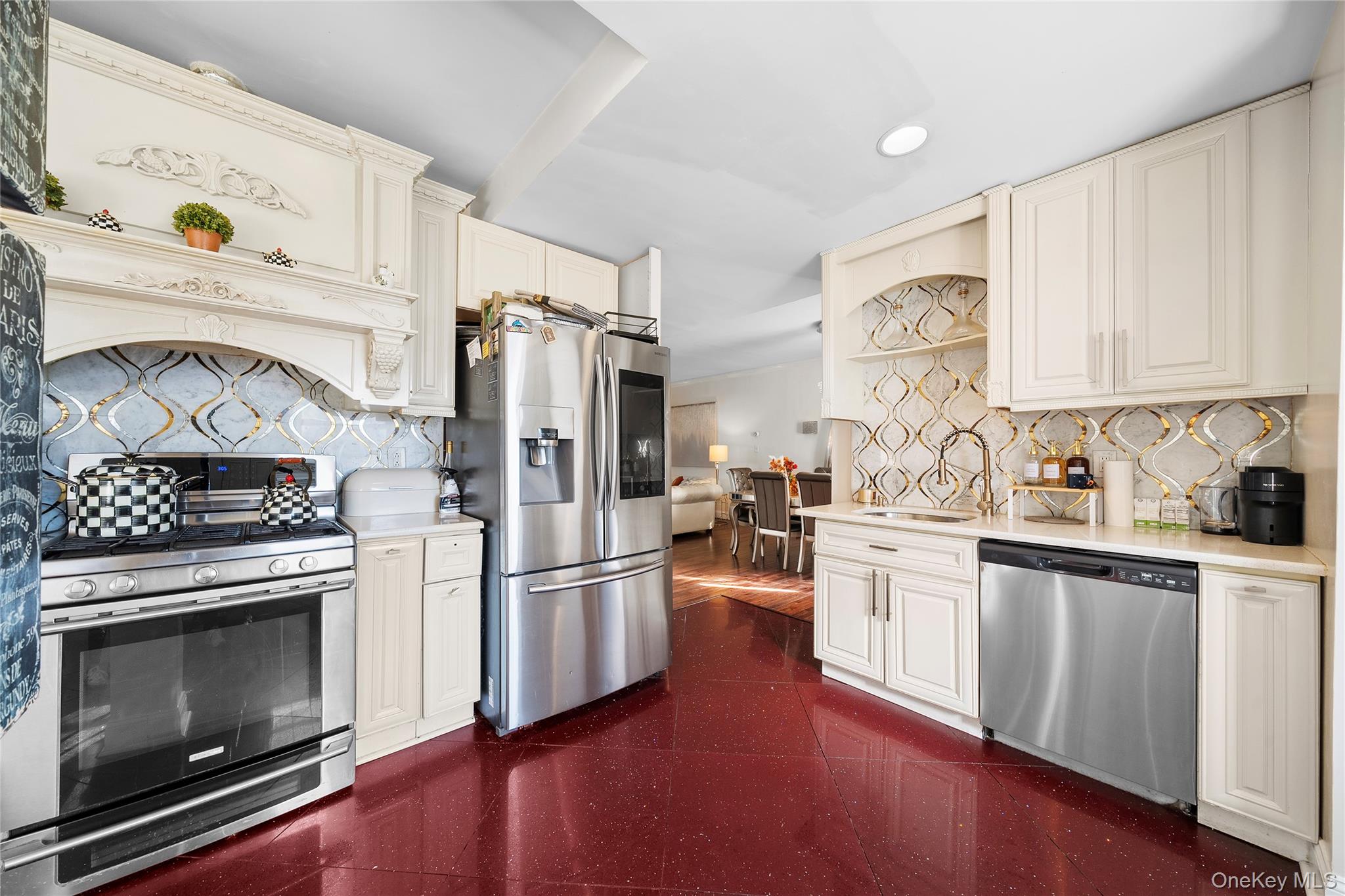 #10 photo, 70 Park Avenue, Bay Shore , NY 11706