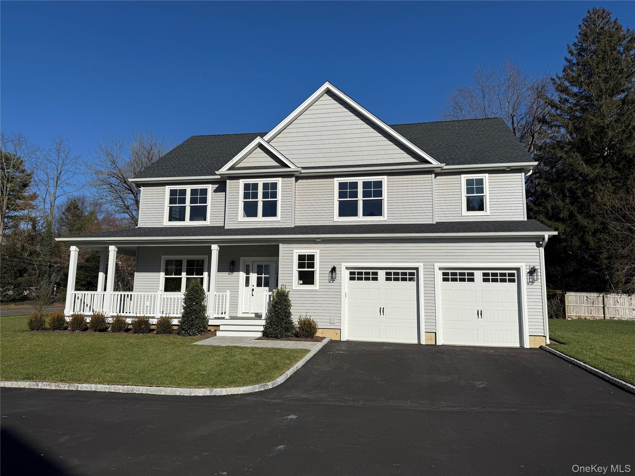 #1 photo, 44 N Woodhull Road, Саффолк ‖ Huntington , NY 11743