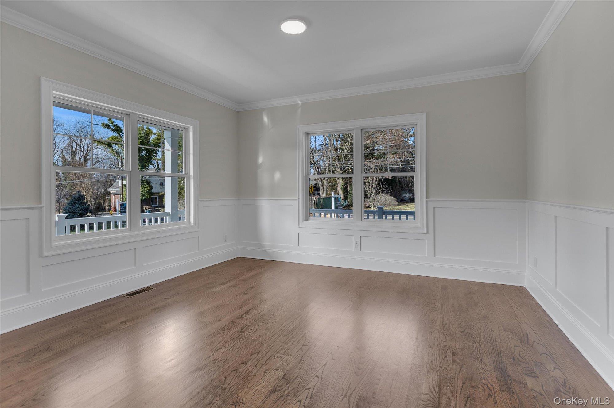 #13 photo, 44 N Woodhull Road, সাফোক কাউন্টি Huntington , NY 11743