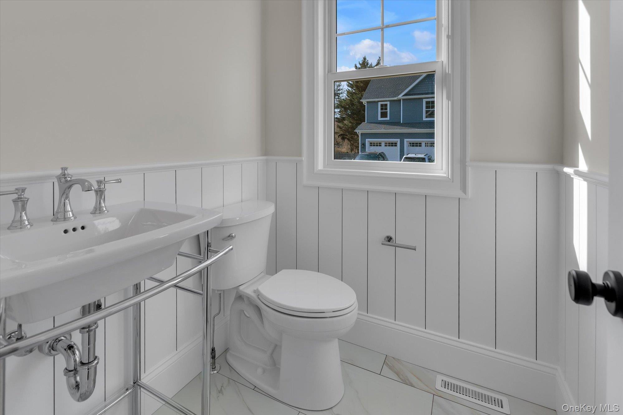 #14 photo, 44 N Woodhull Road, সাফোক কাউন্টি Huntington , NY 11743