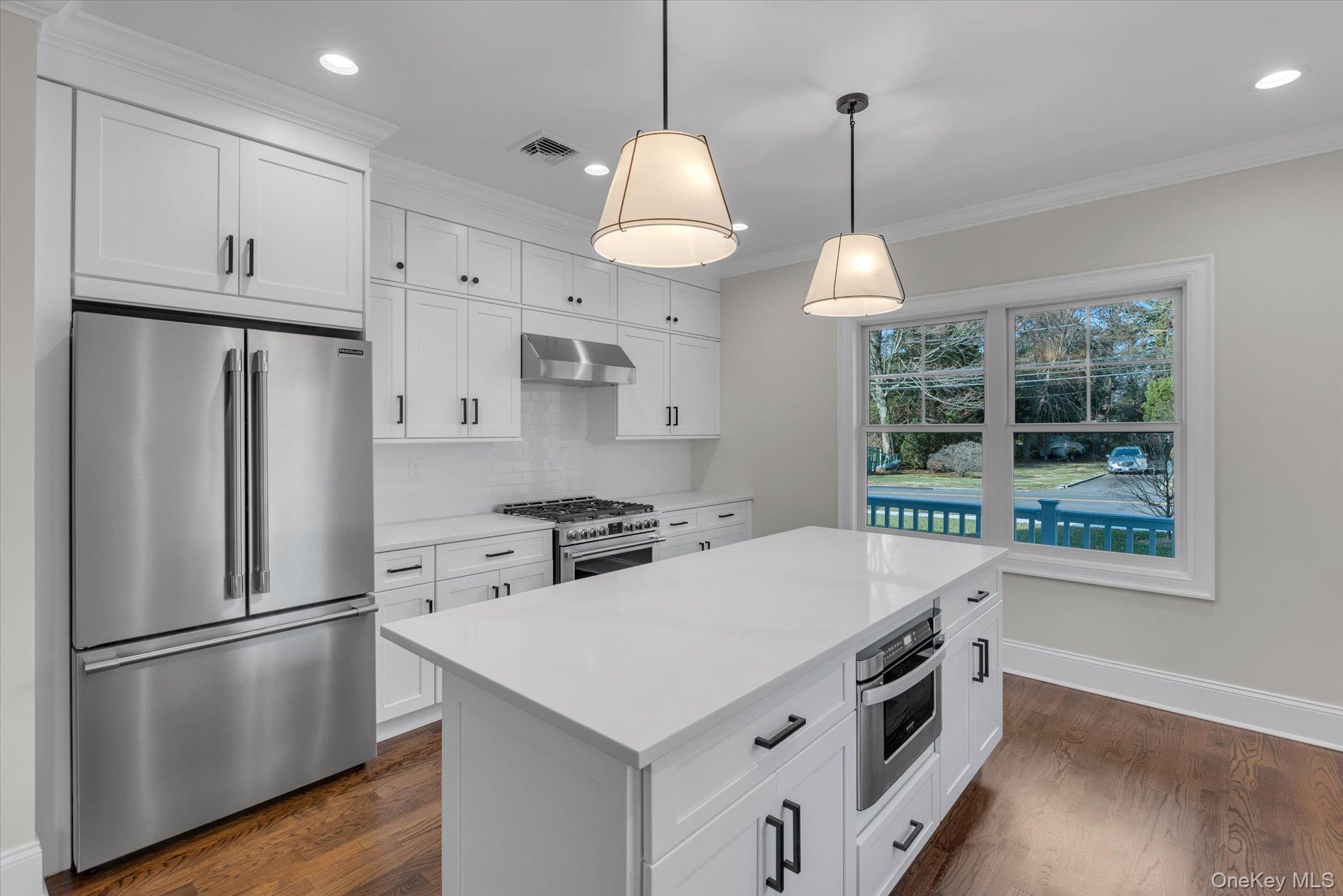 #5 photo, 44 N Woodhull Road, সাফোক কাউন্টি Huntington , NY 11743