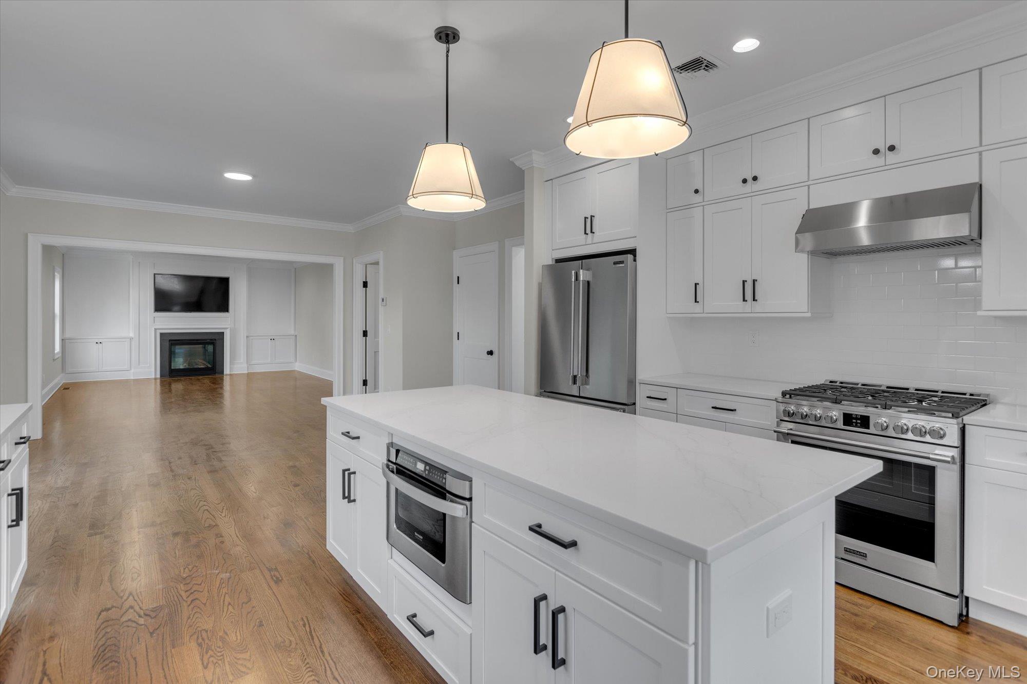 #6 photo, 44 N Woodhull Road, সাফোক কাউন্টি Huntington , NY 11743