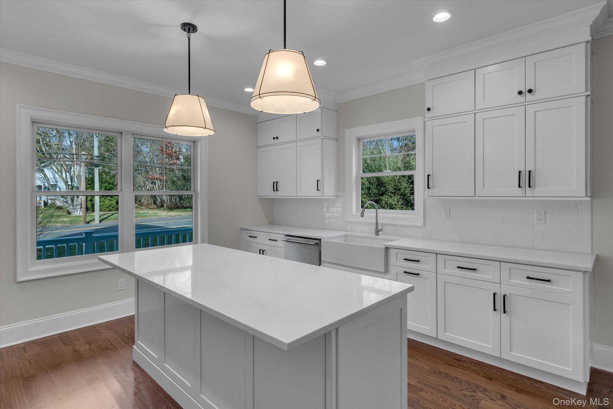 #7 photo, 44 N Woodhull Road, সাফোক কাউন্টি Huntington , NY 11743