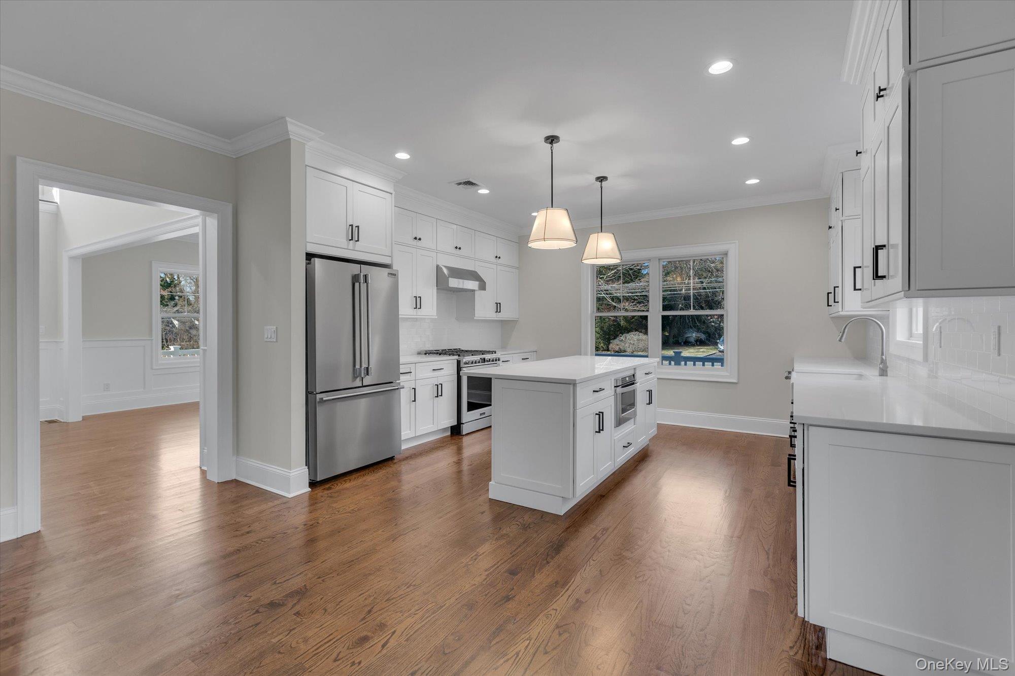 #8 photo, 44 N Woodhull Road, সাফোক কাউন্টি Huntington , NY 11743