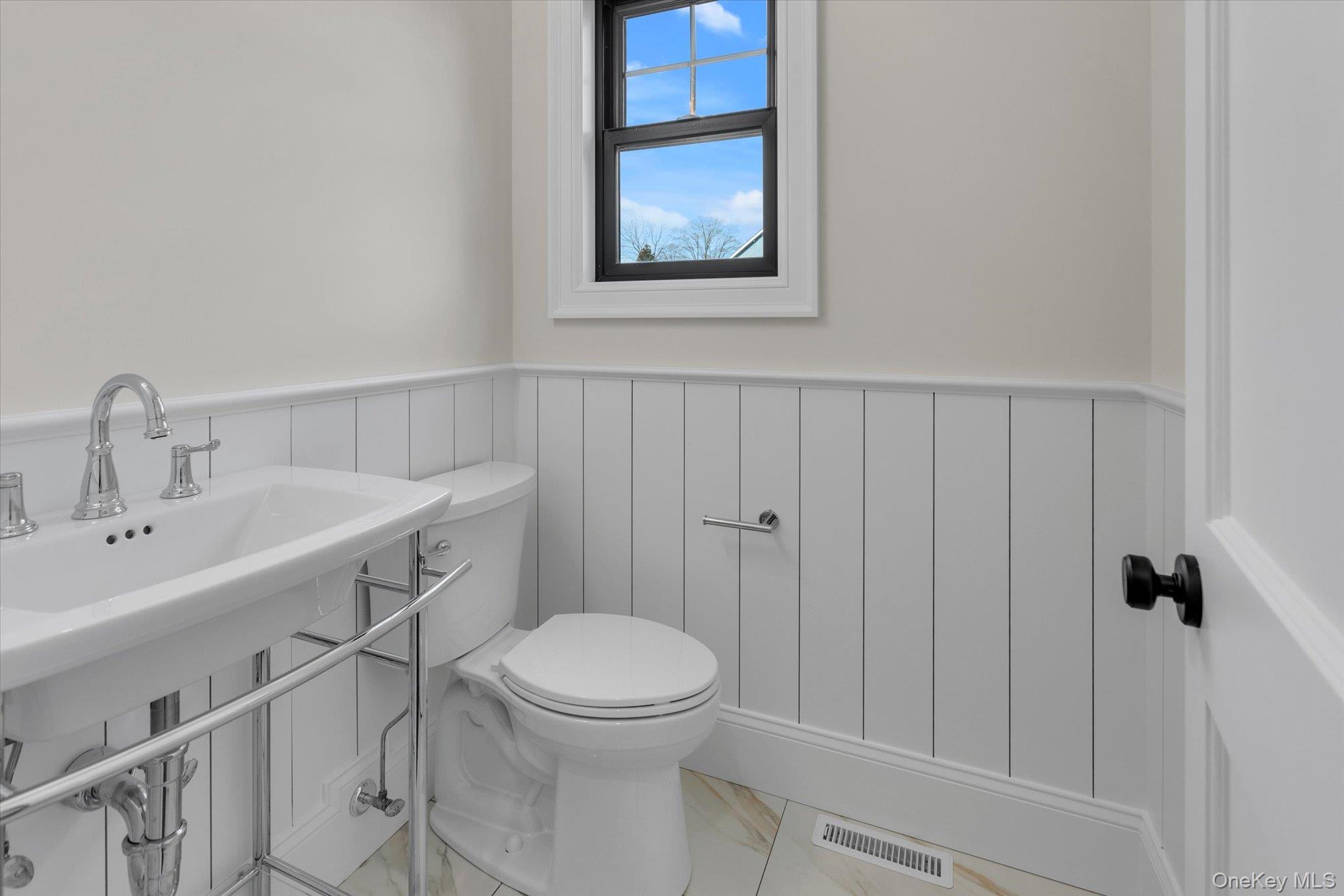 #12 photo, 40 N Woodhull Road, Huntington , NY 11743