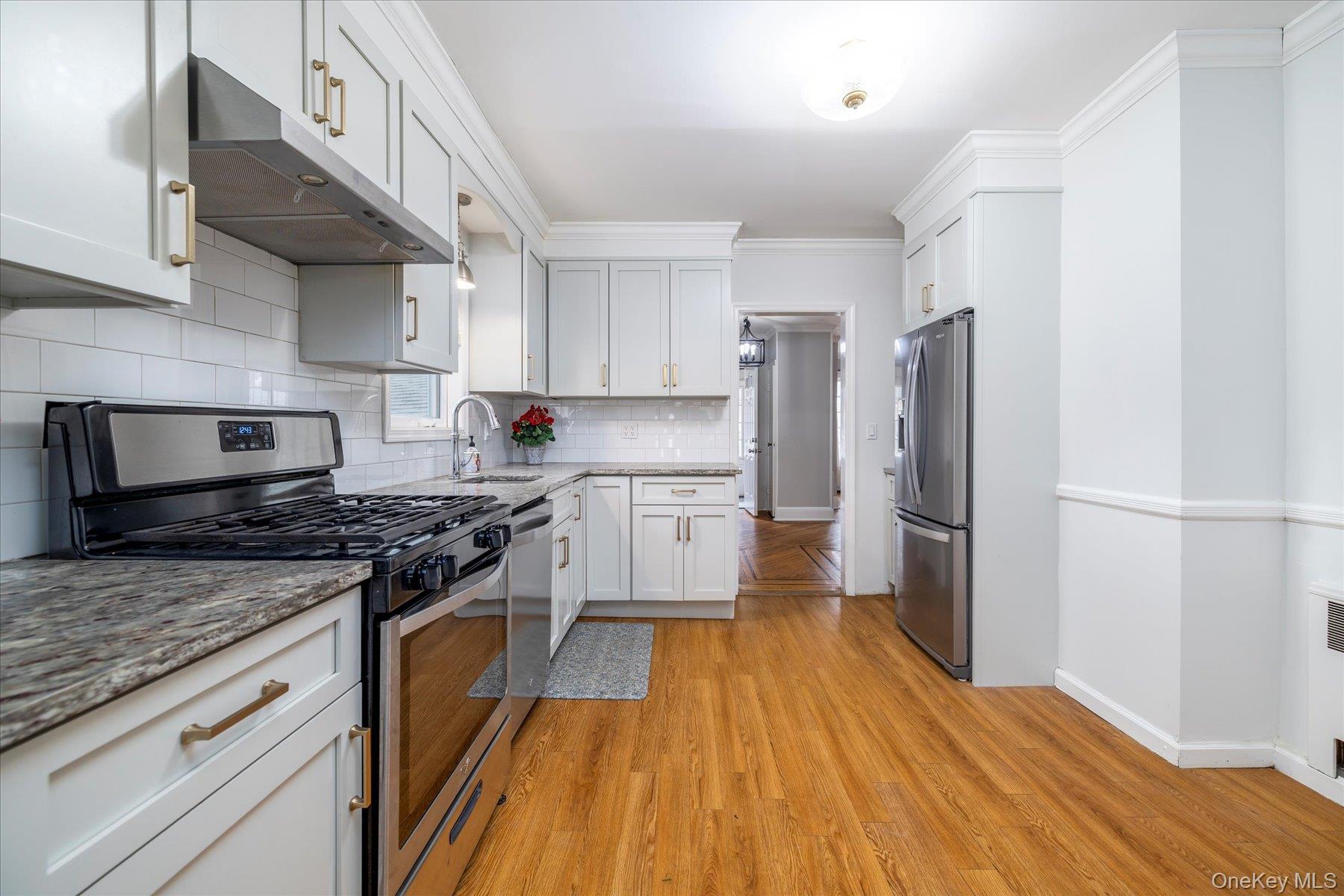 #10 photo, 108 Earle Avenue, מחוז נסאו Lynbrook , NY 11563