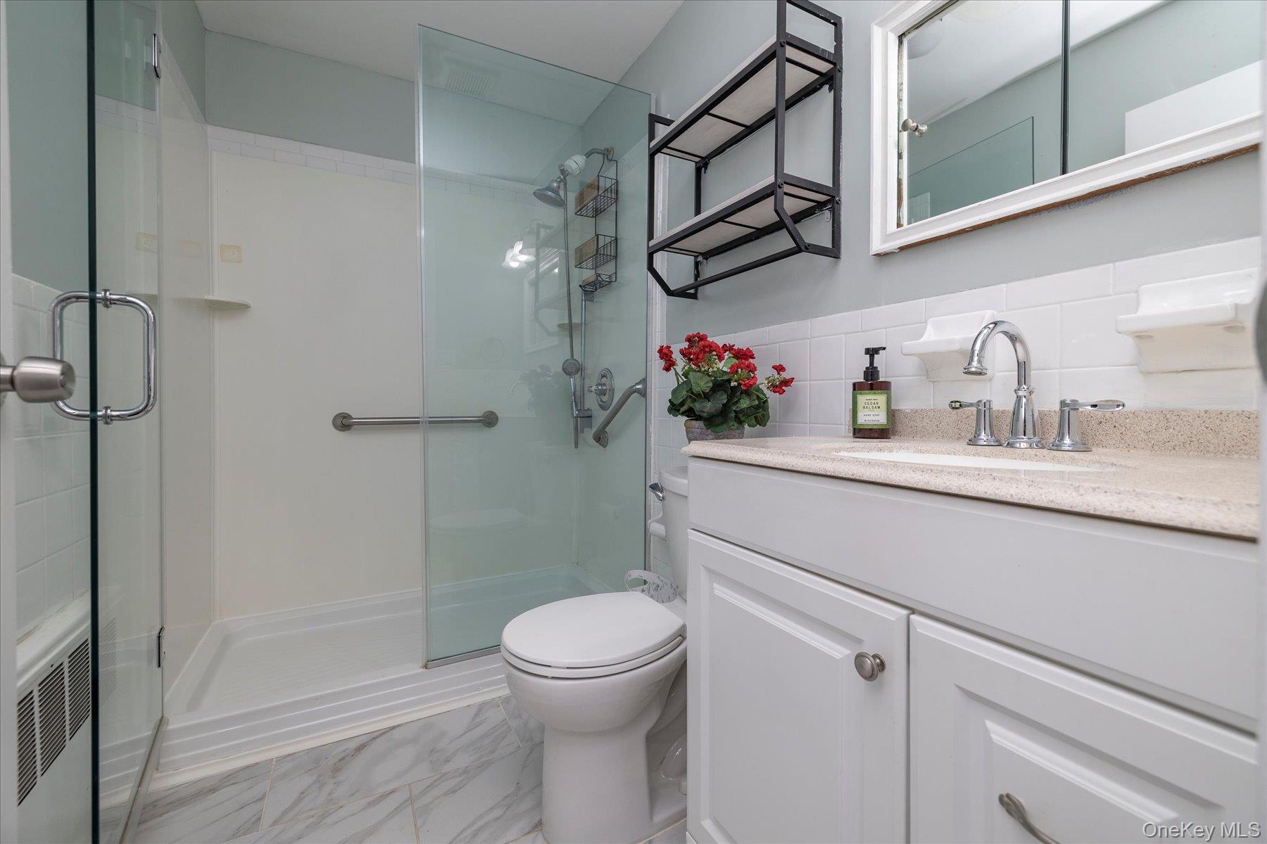 #18 photo, 108 Earle Avenue, מחוז נסאו Lynbrook , NY 11563