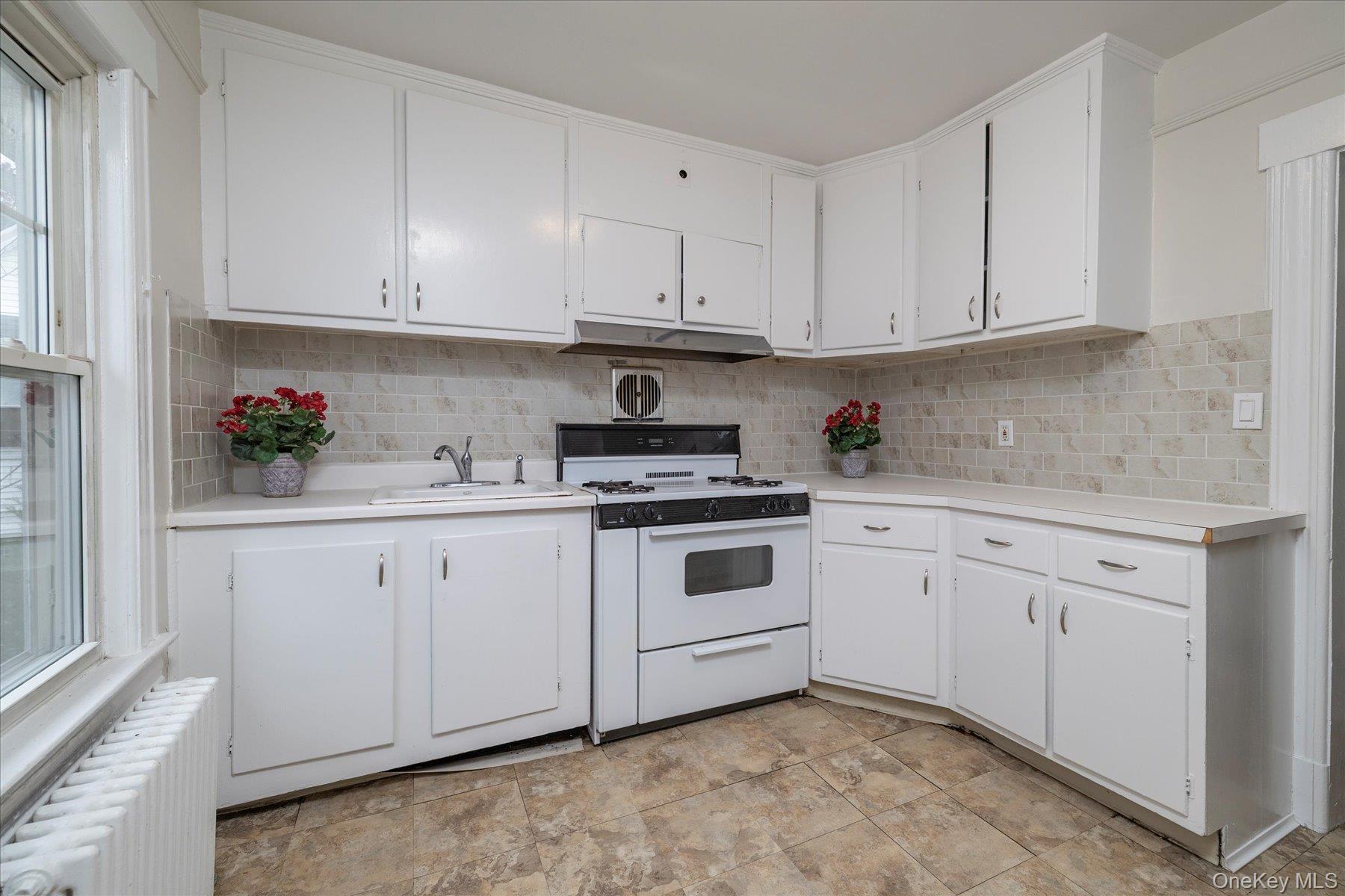 #20 photo, 108 Earle Avenue, מחוז נסאו Lynbrook , NY 11563