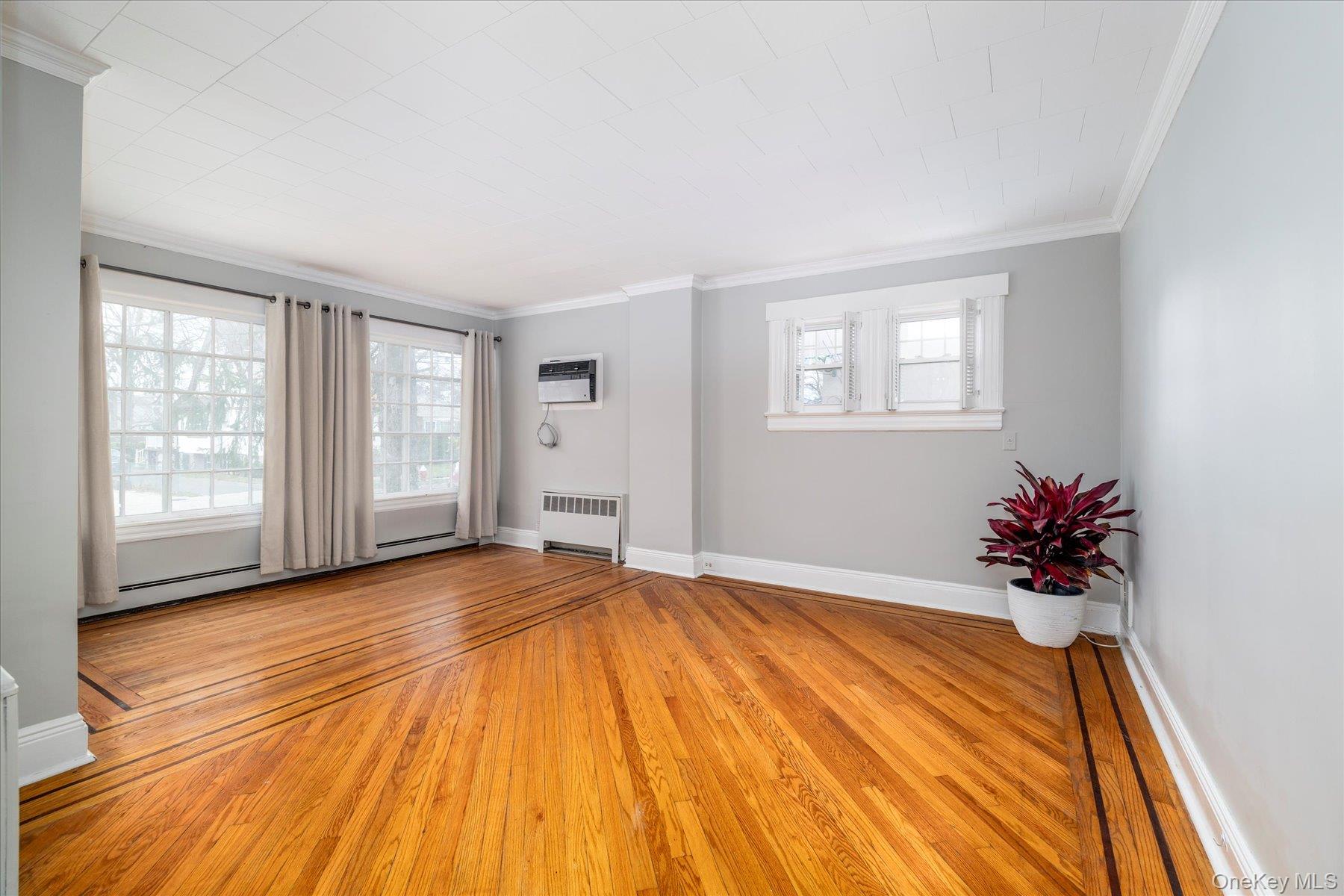 #4 photo, 108 Earle Avenue, מחוז נסאו Lynbrook , NY 11563