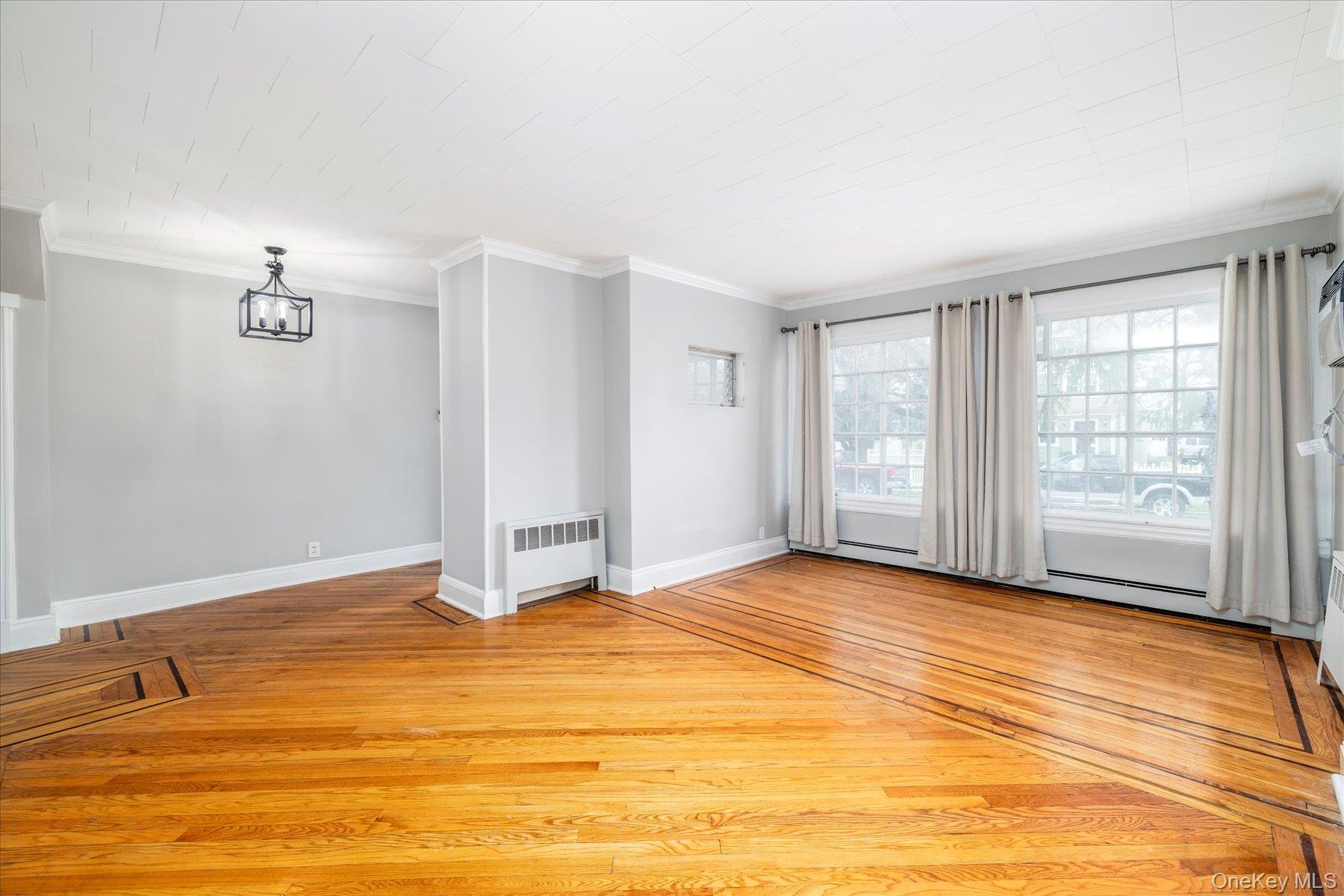 #5 photo, 108 Earle Avenue, מחוז נסאו Lynbrook , NY 11563