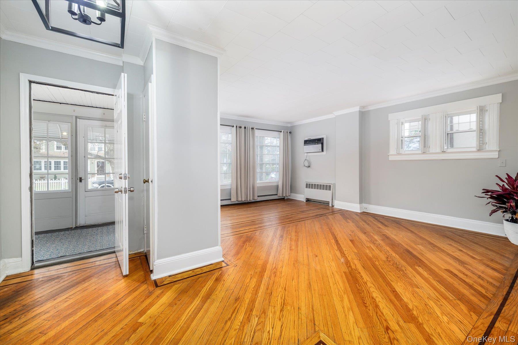 #6 photo, 108 Earle Avenue, מחוז נסאו Lynbrook , NY 11563