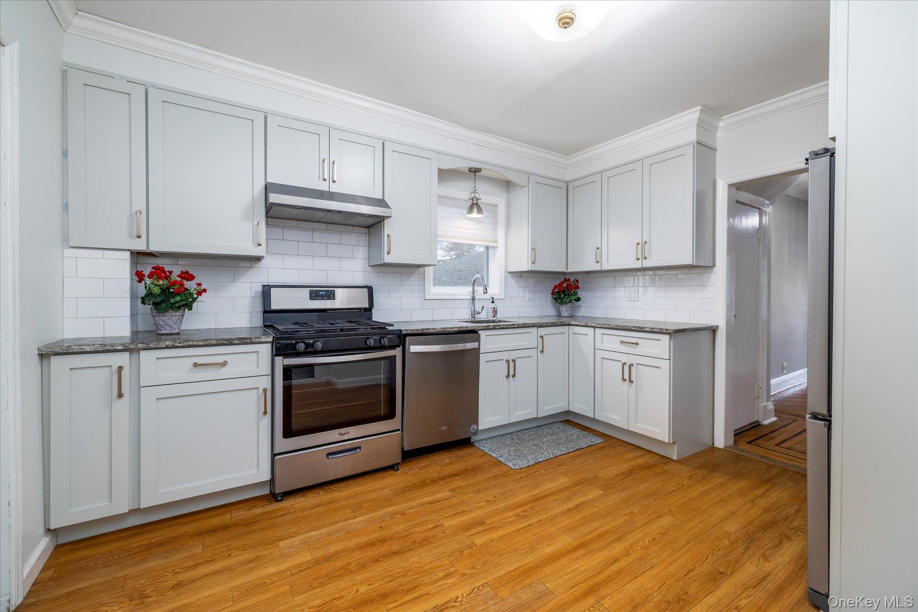 #9 photo, 108 Earle Avenue, מחוז נסאו Lynbrook , NY 11563