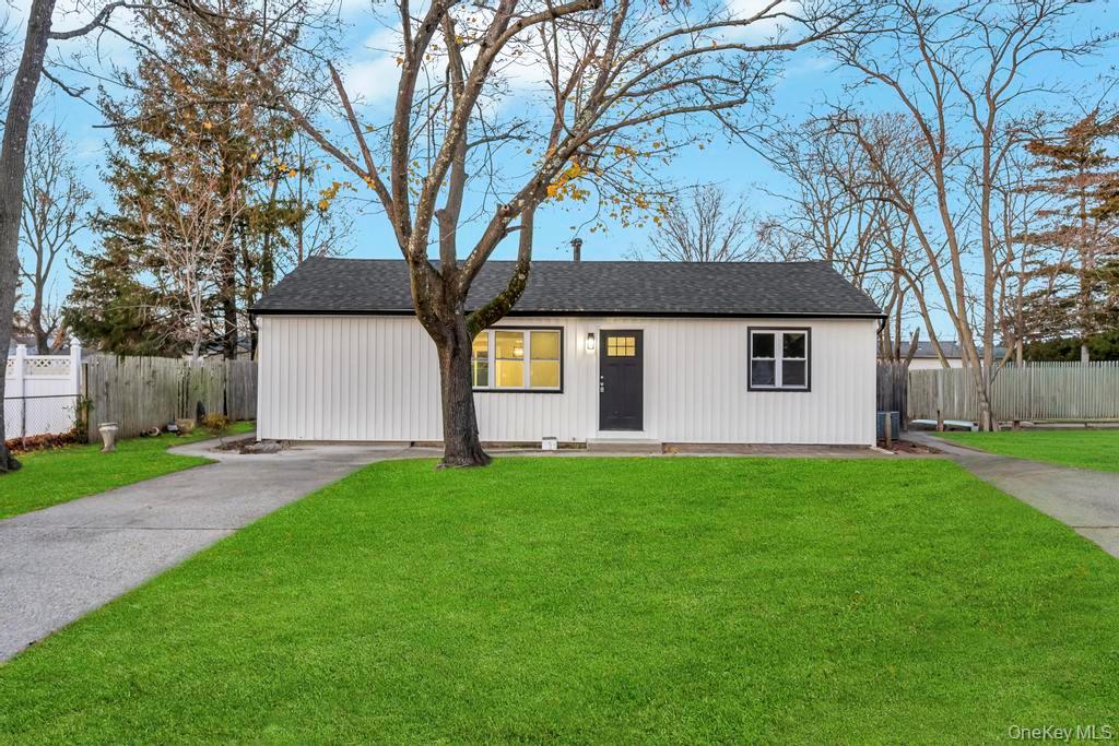 #1 photo, 27 Ash Street, 롱 아일랜드 Central Islip , NY 11722