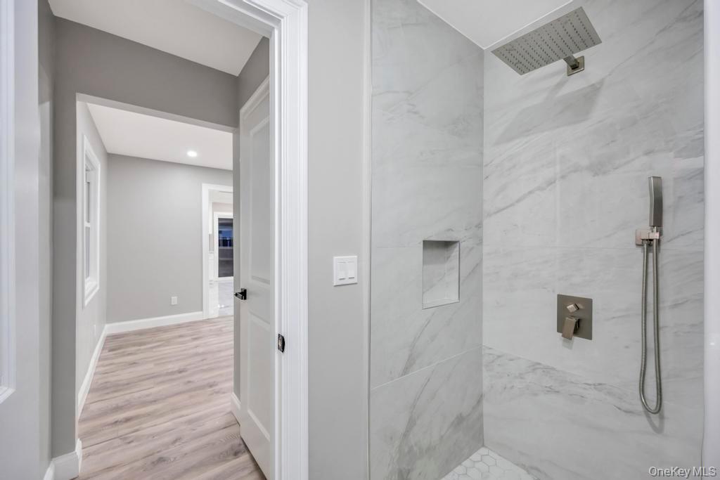 #11 photo, 27 Ash Street, 롱 아일랜드 Central Islip , NY 11722