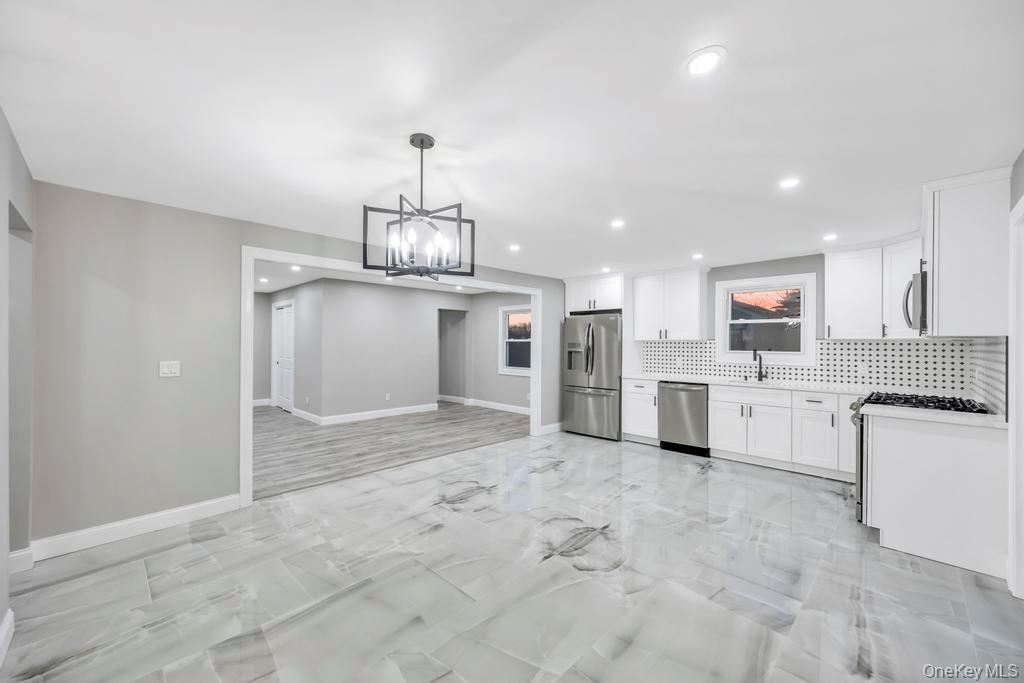 #2 photo, 27 Ash Street, 롱 아일랜드 Central Islip , NY 11722