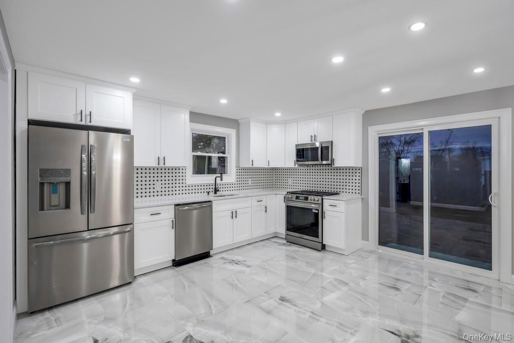 #4 photo, 27 Ash Street, 롱 아일랜드 Central Islip , NY 11722