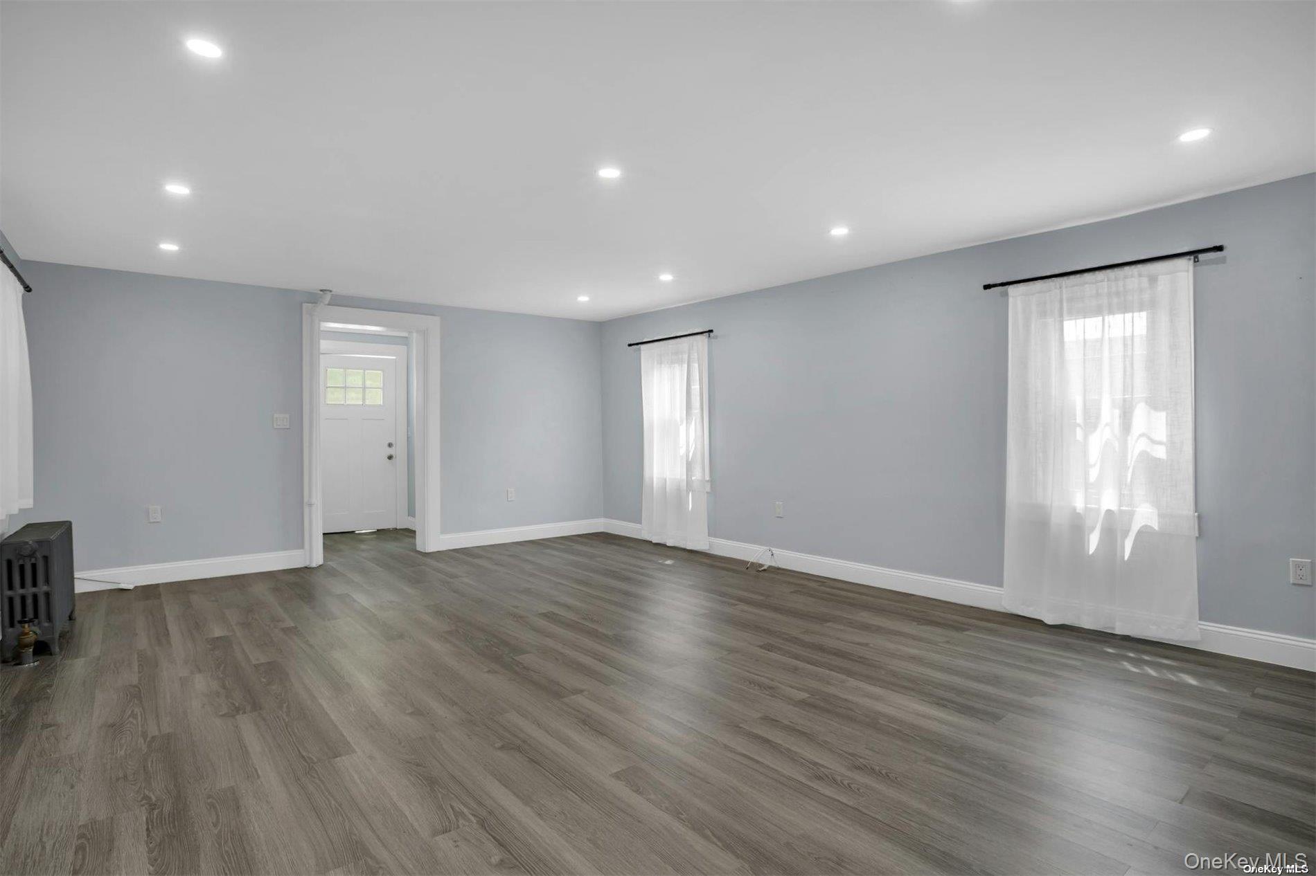 #4 photo, 14 Maple Street, Glenwood Landing , NY 11547