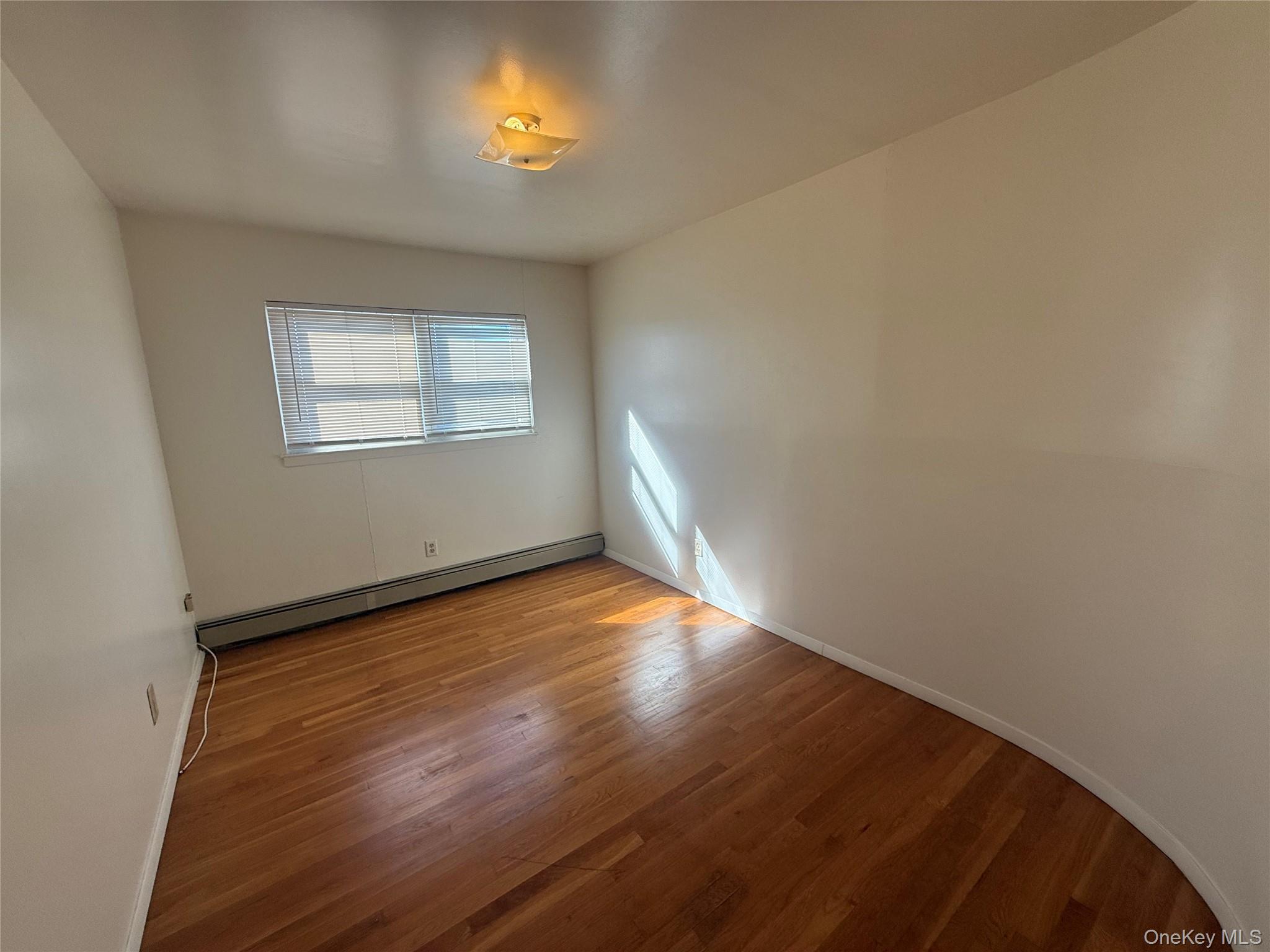 #2 photo, 393 Long Beach Rd, नासाउ काउंटी Island Park , NY 11558