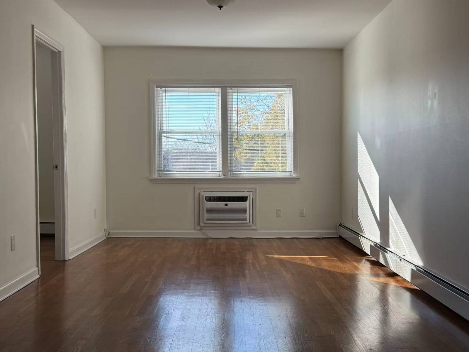 #8 photo, 61-23 75th Street, 皇后区 中村 Middle Village , NY 11379