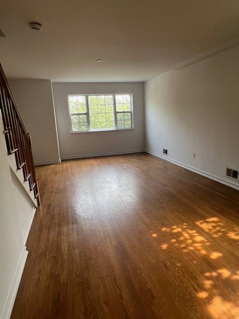 #2 photo, 264 Ward Ave, סטטן איילנד Brooklyn , NY 10304