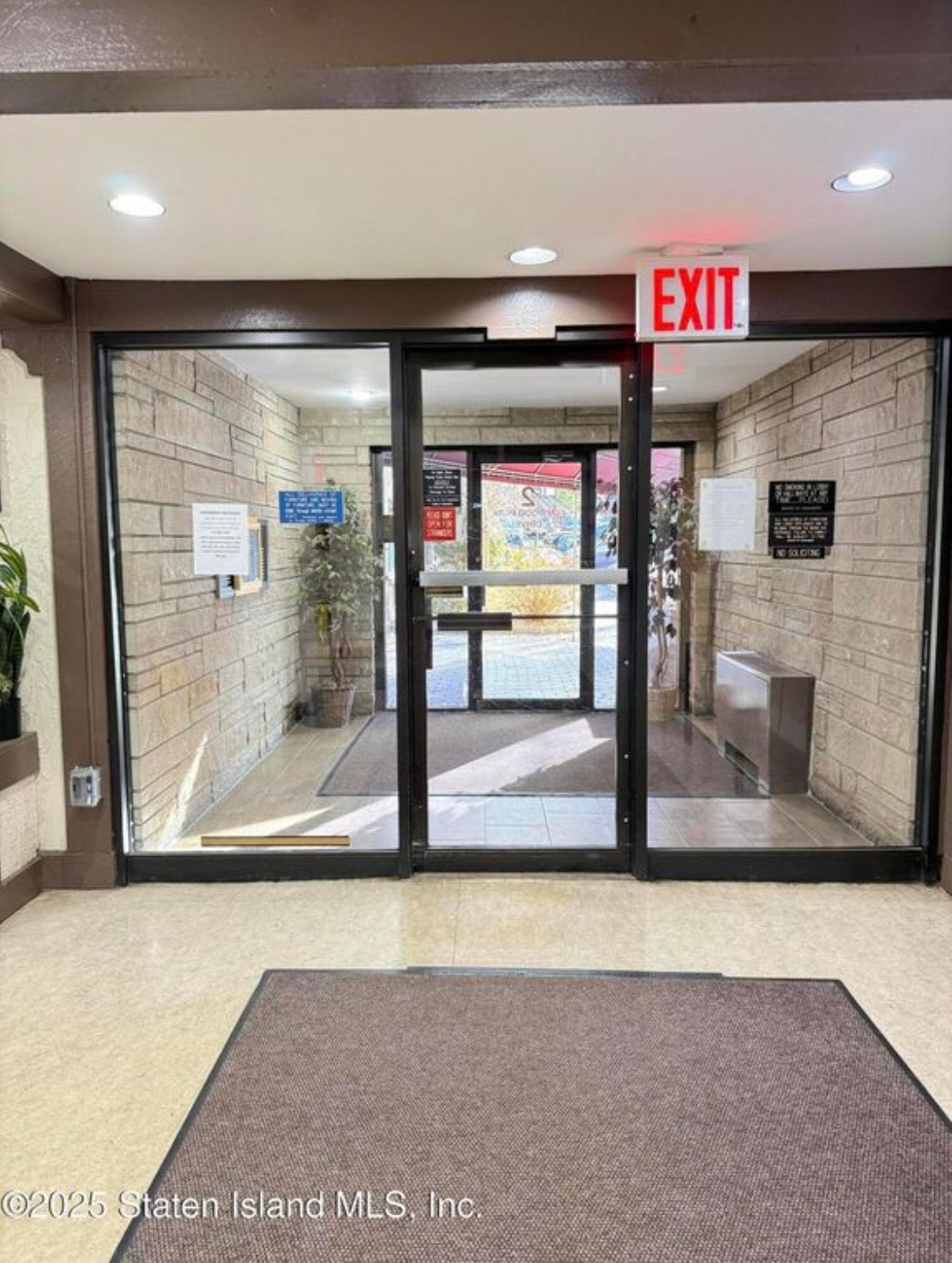 #16 photo, 2 Elmwood Park Dr, #211, Staten Island , NY 10314